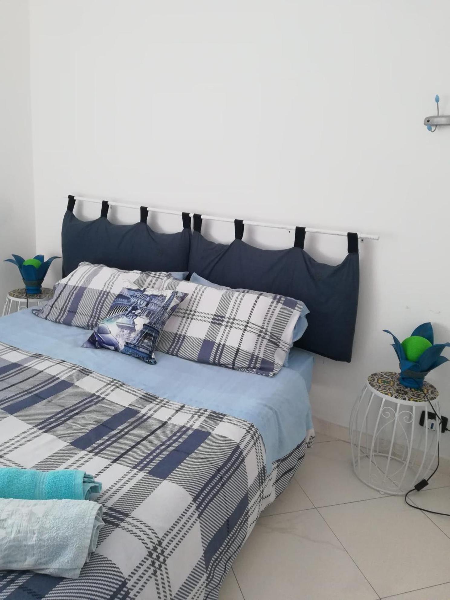 Double or Twin Room with Private Bathroom - Photo 8