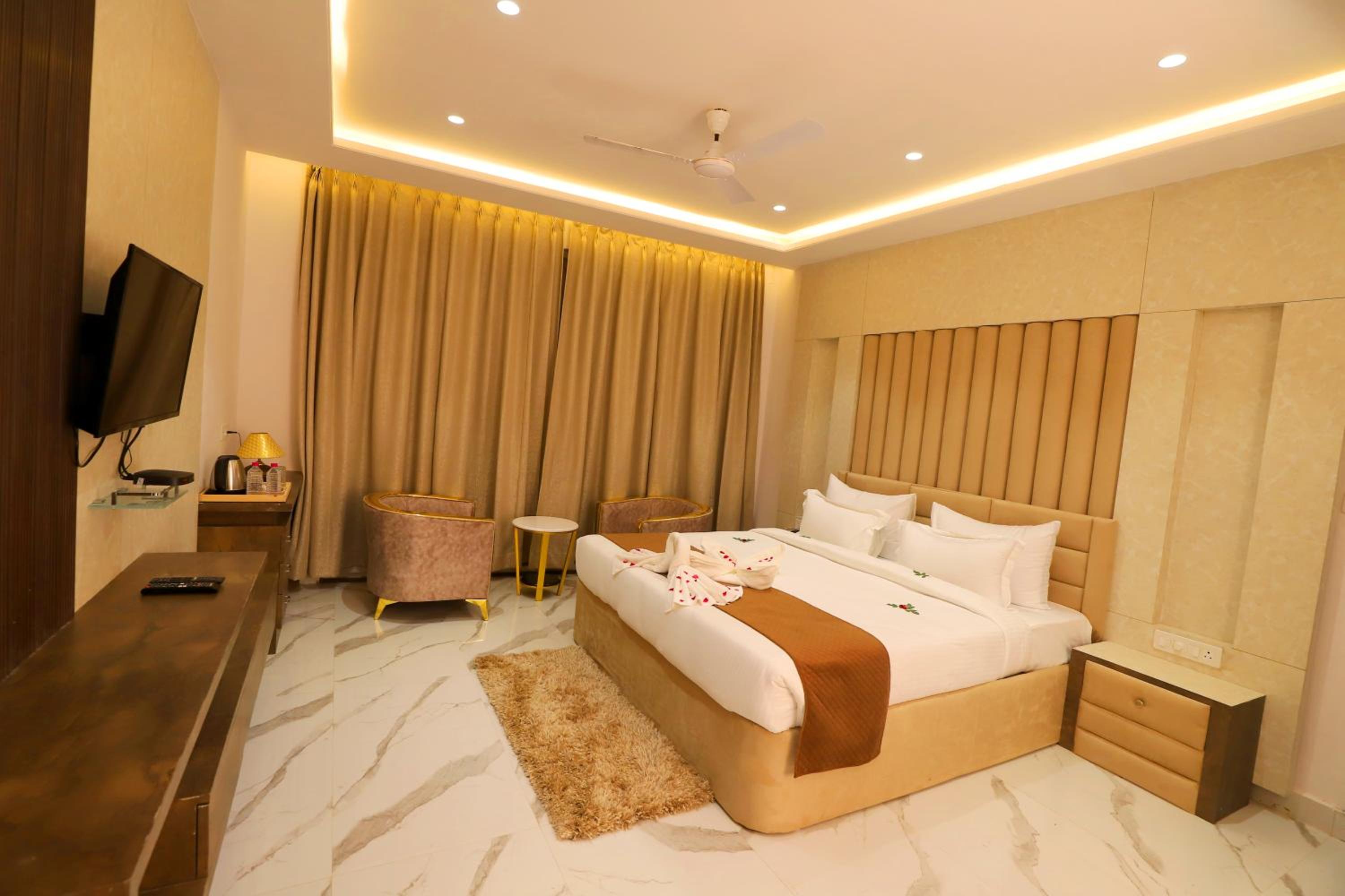Suite With Private Pool
