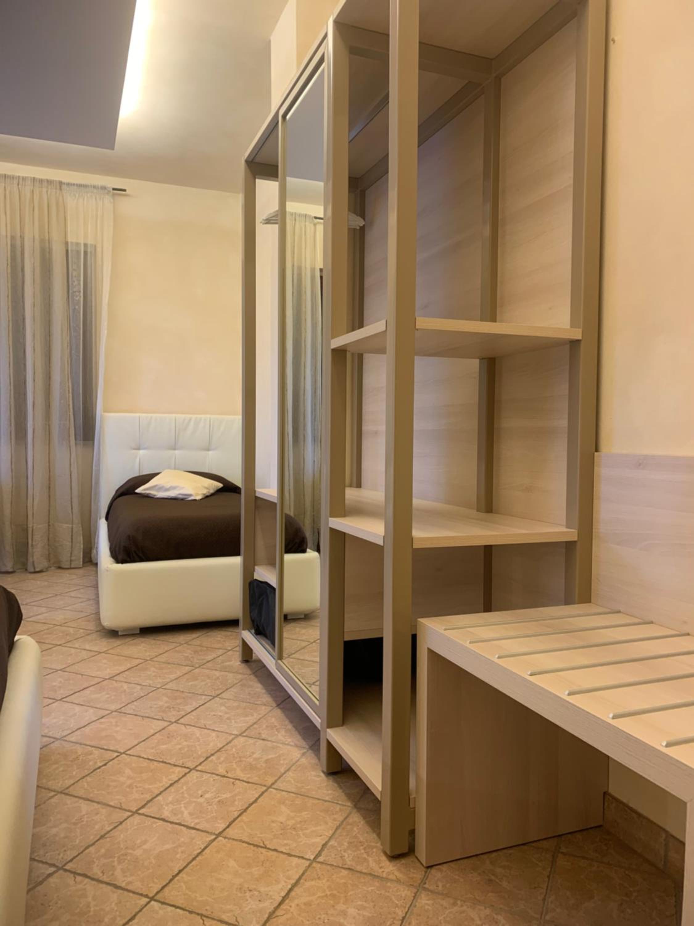 Standard King Room - Photo 6
