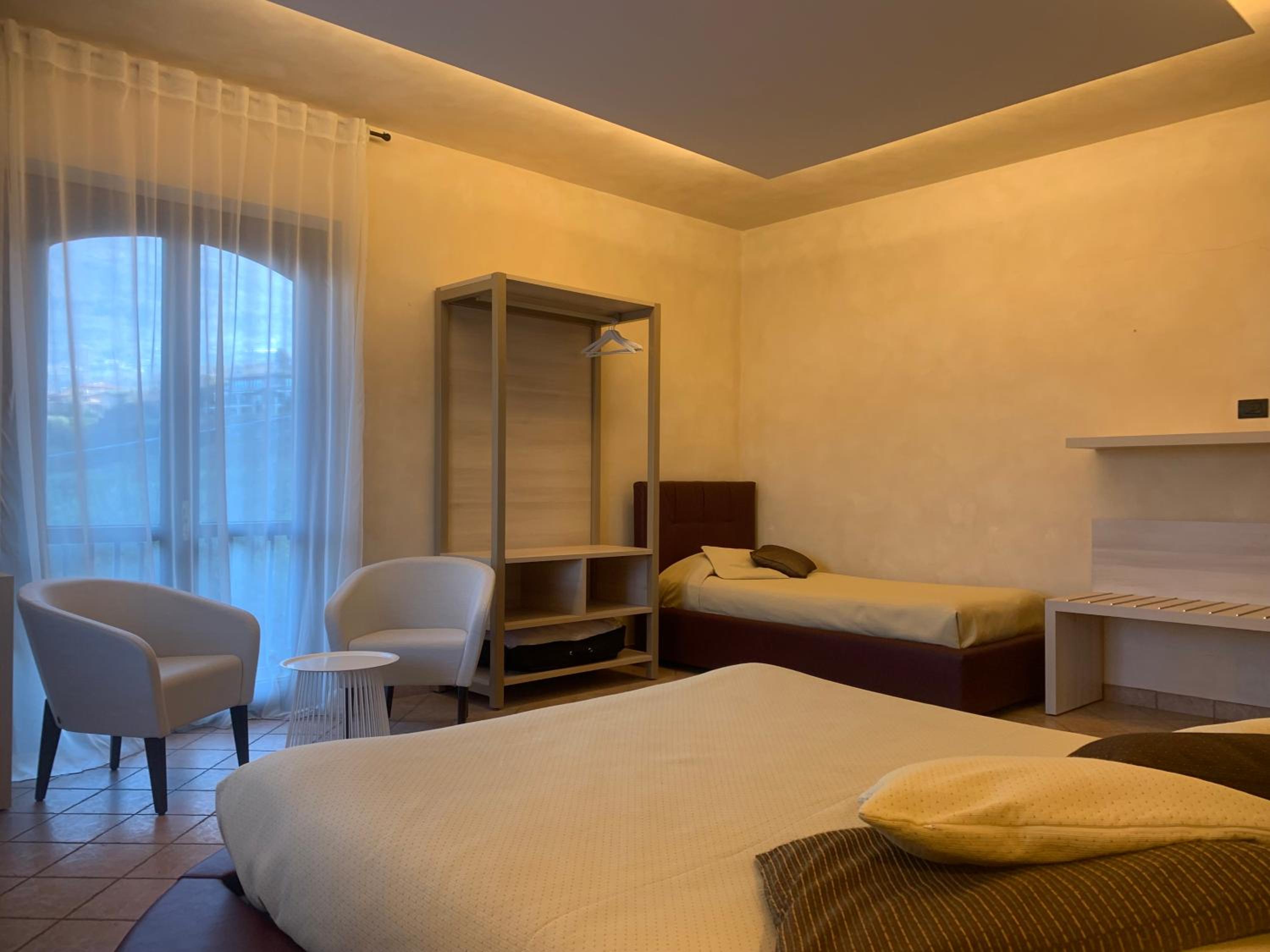 King Room with Lake View - Photo 14