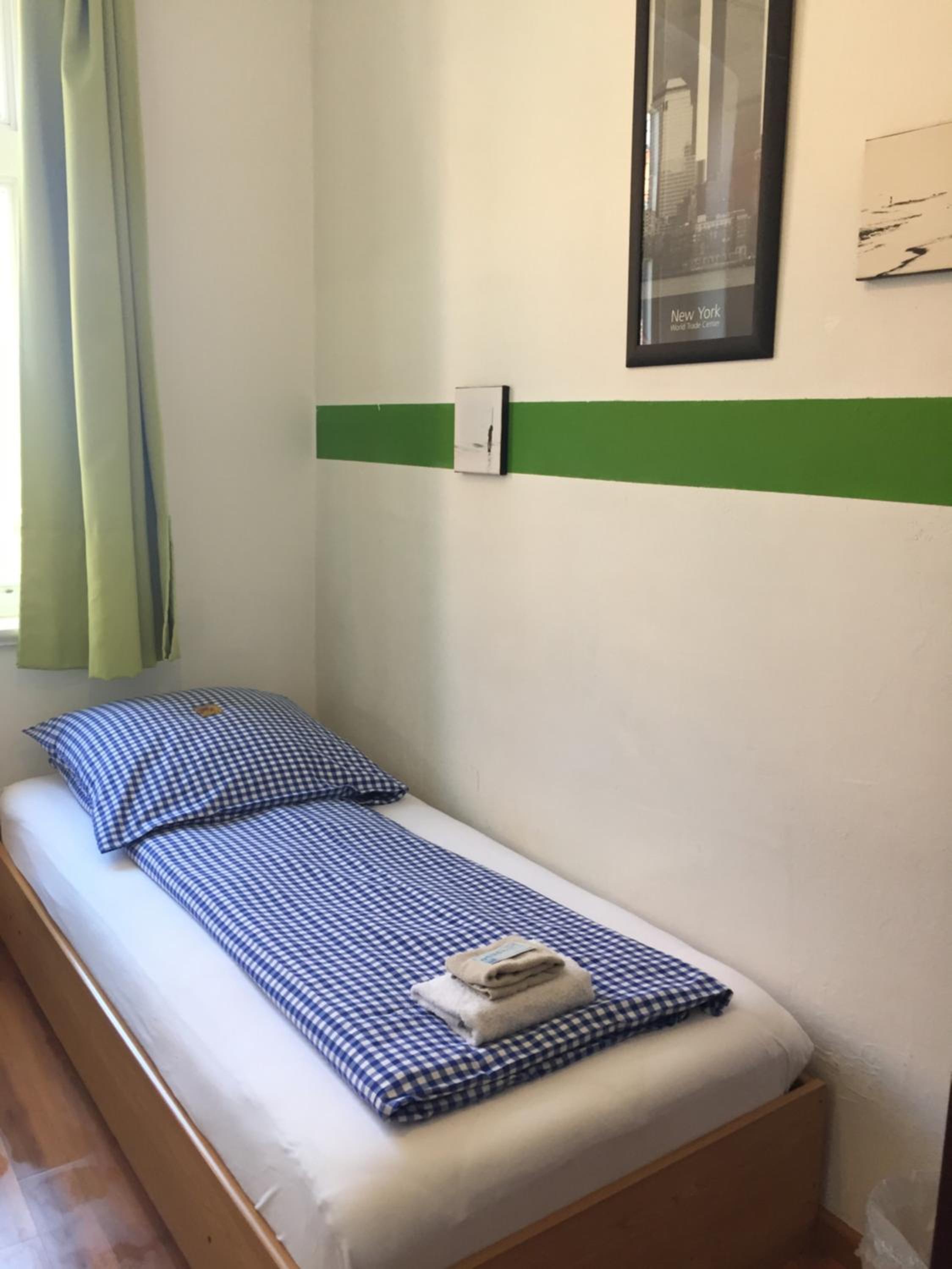 Single Room with Shared Shower and Toilet photo 3