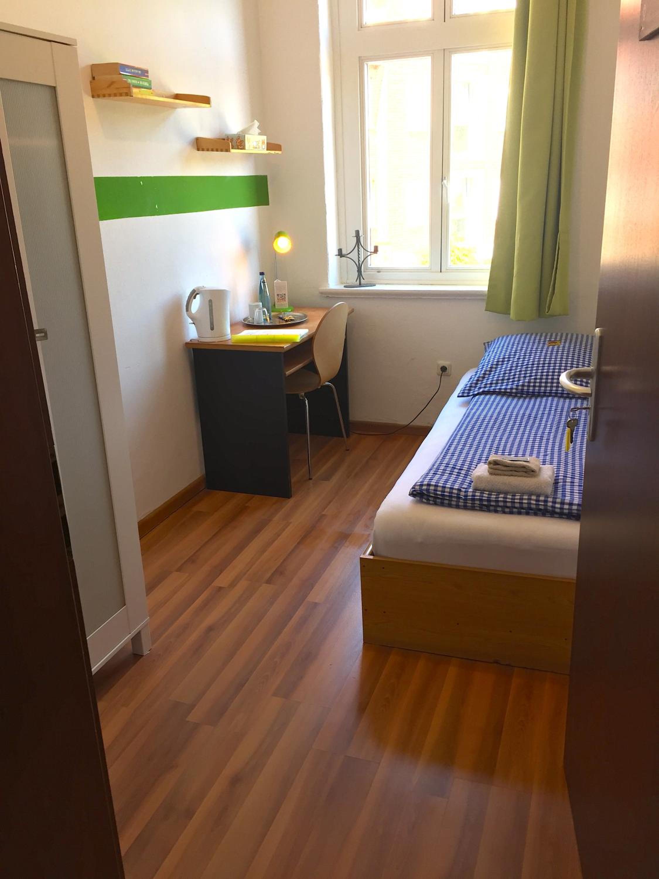 Single Room with Shared Shower and Toilet photo 2