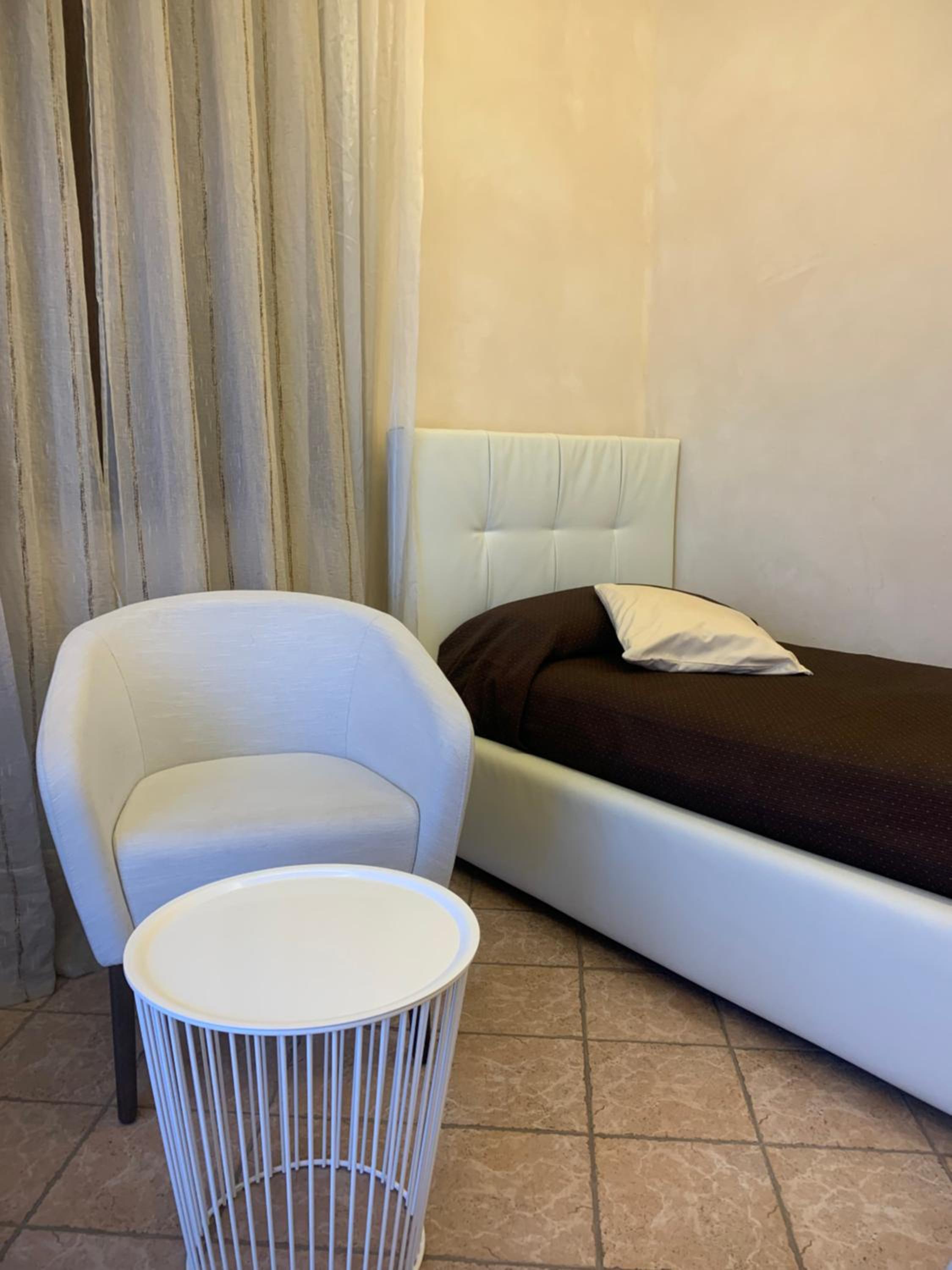 Standard King Room - Photo 4
