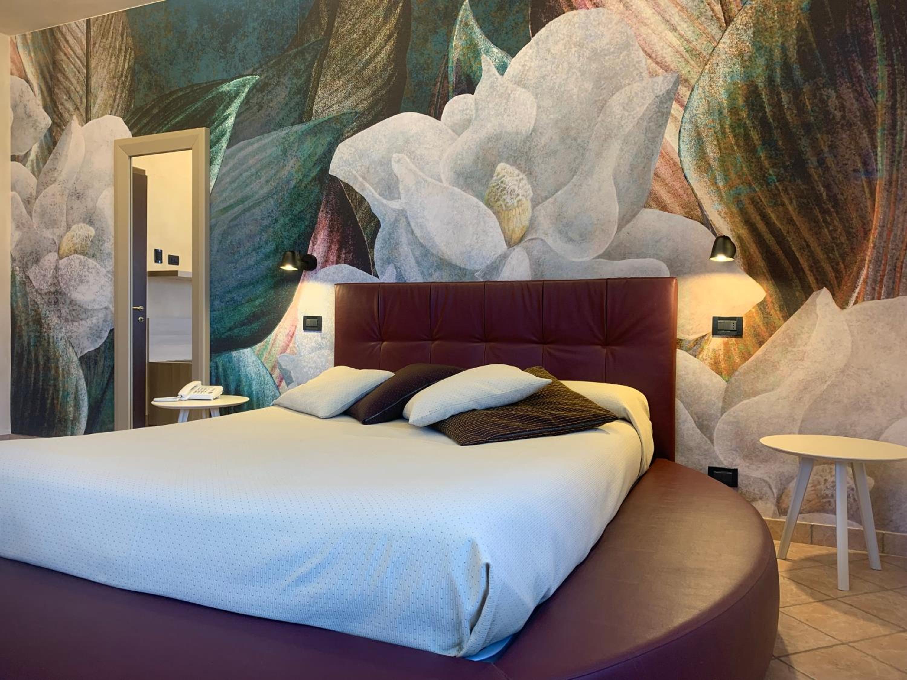 King Room with Lake View - Photo 4
