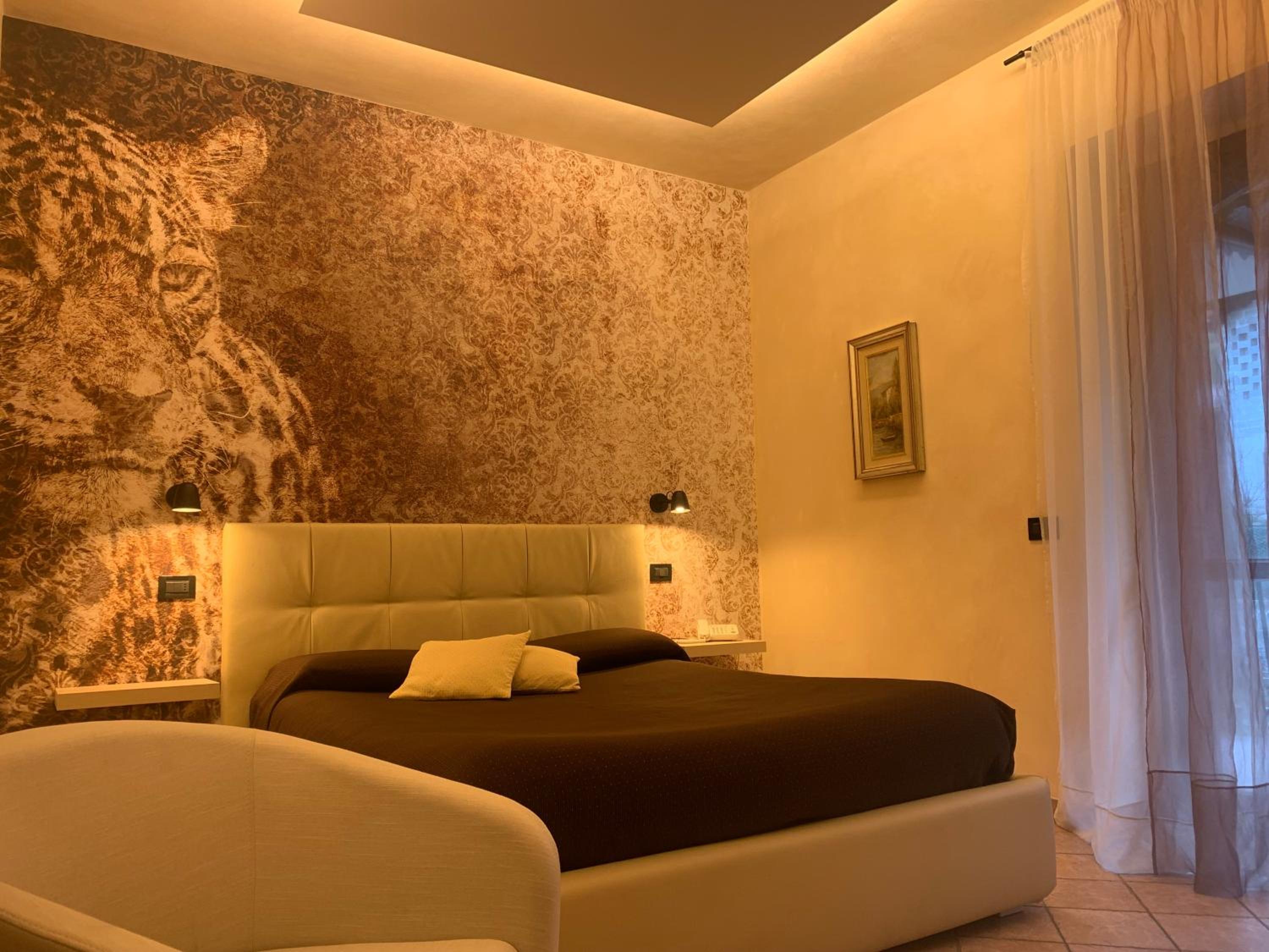 Double Room with Balcony - Photo 2