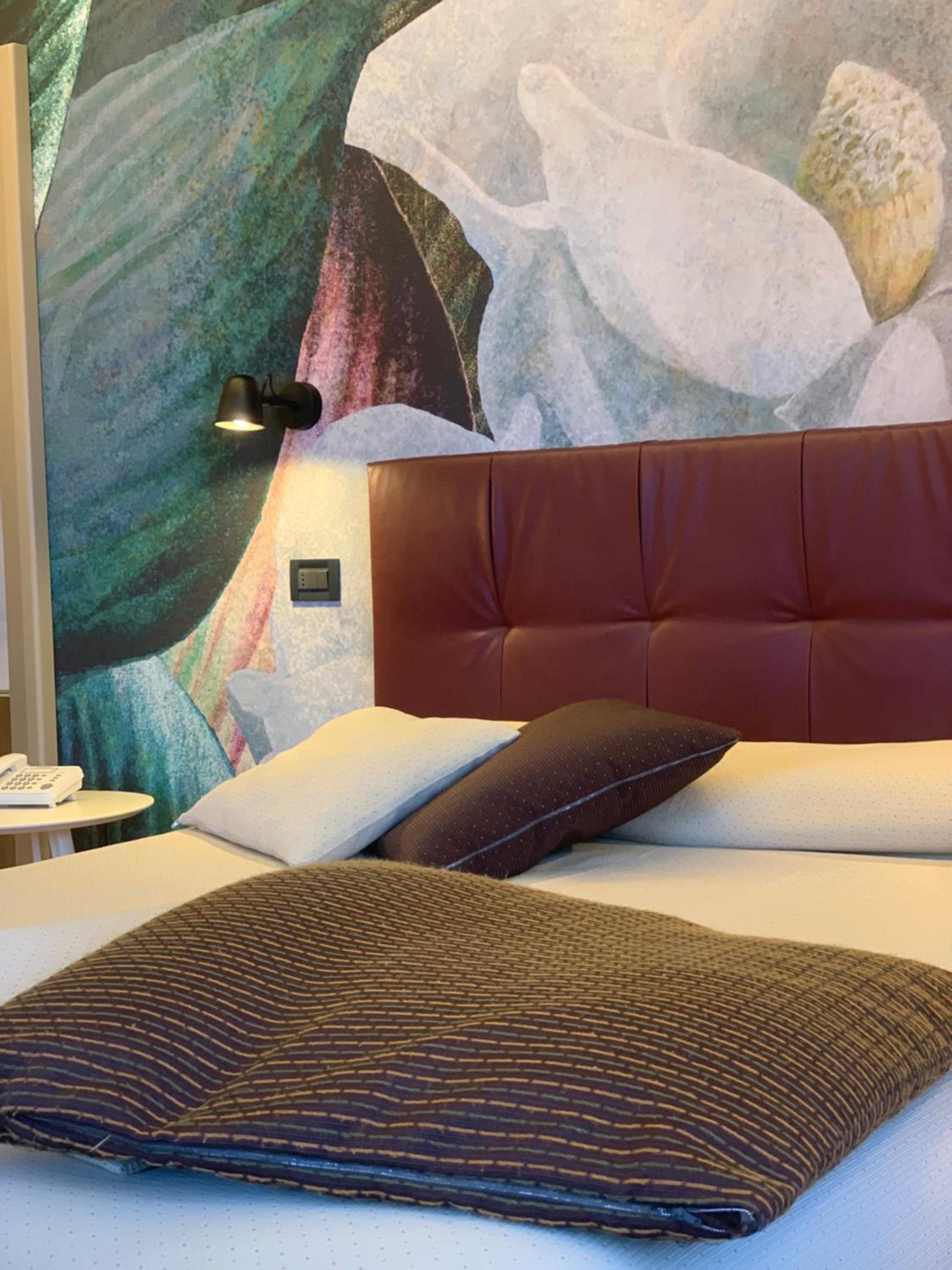 King Room with Lake View - Photo 6
