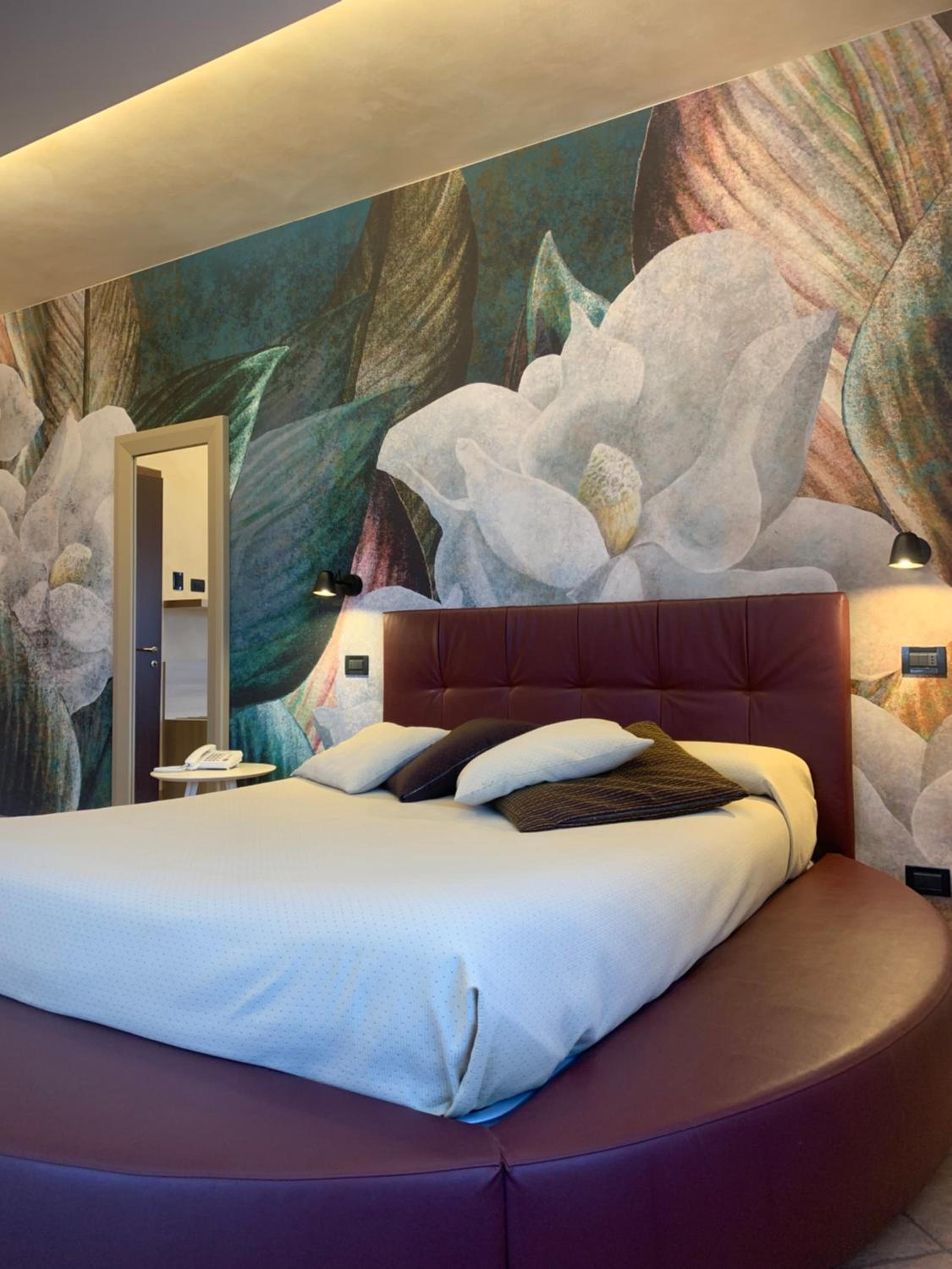King Room with Lake View - Photo 1