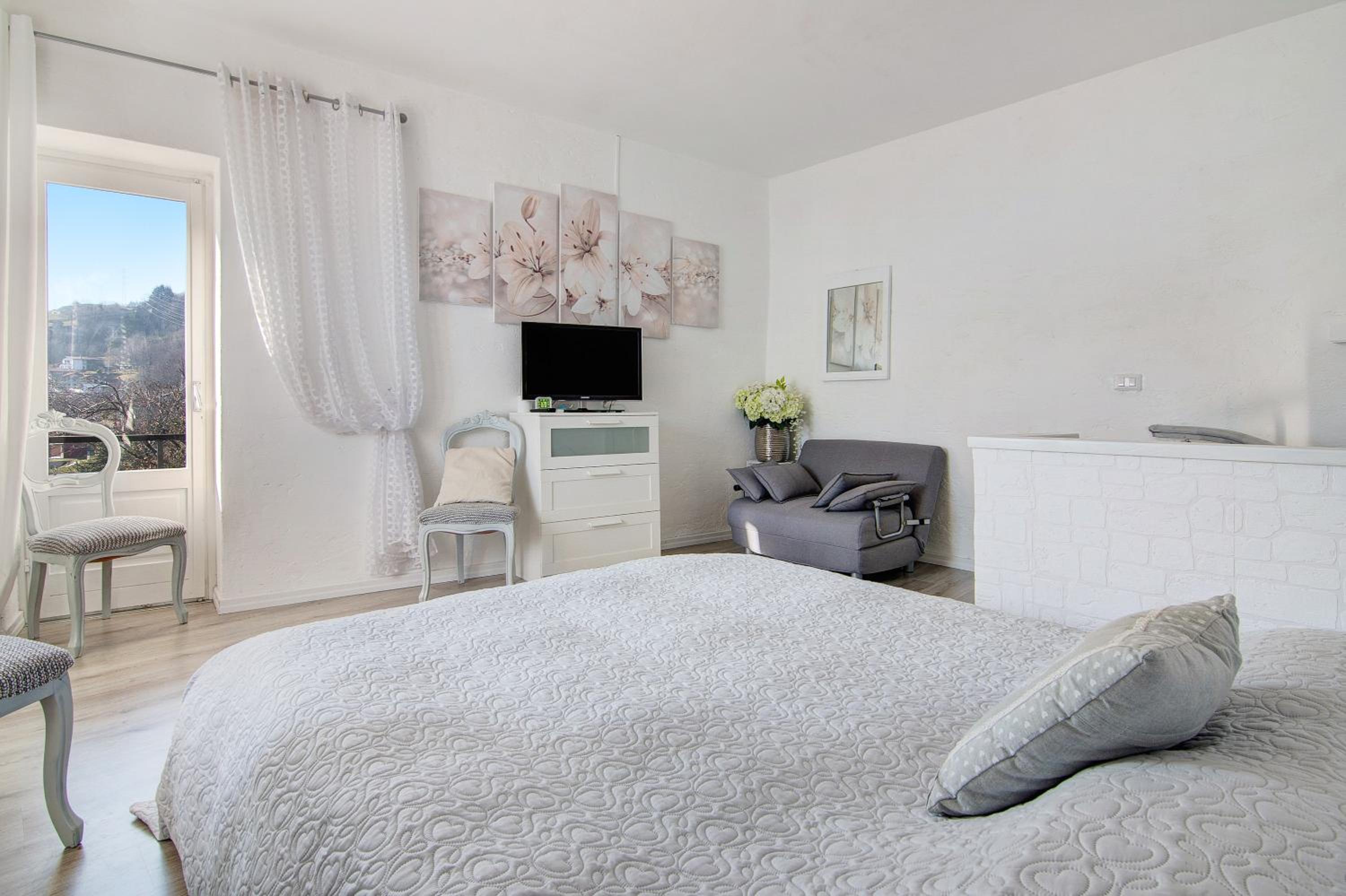 One-Bedroom House photo 1
