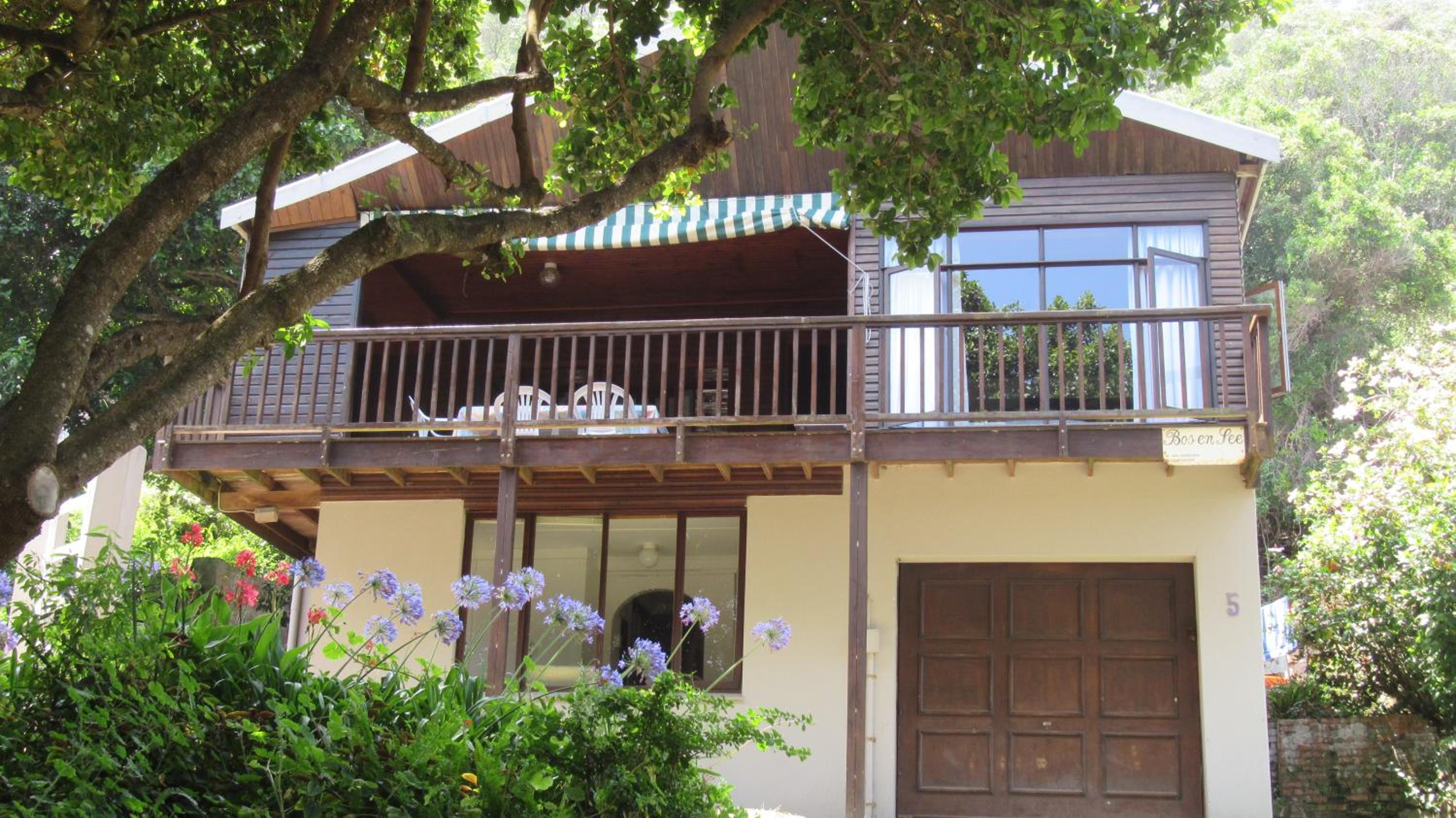 Four-Bedroom House photo 2