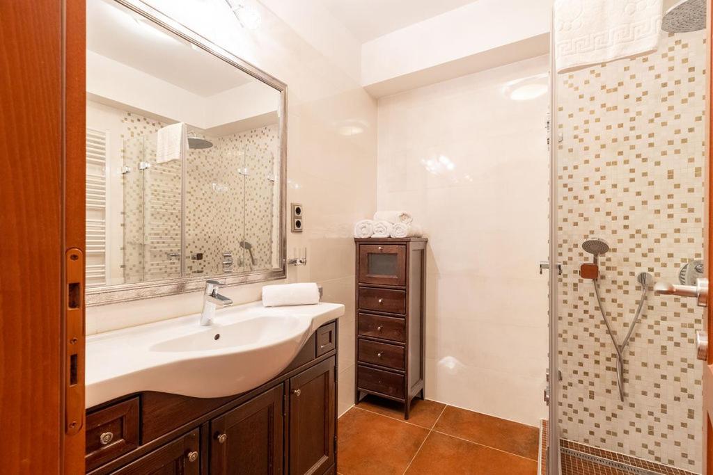 Two-Bedroom Apartment - Photo 12