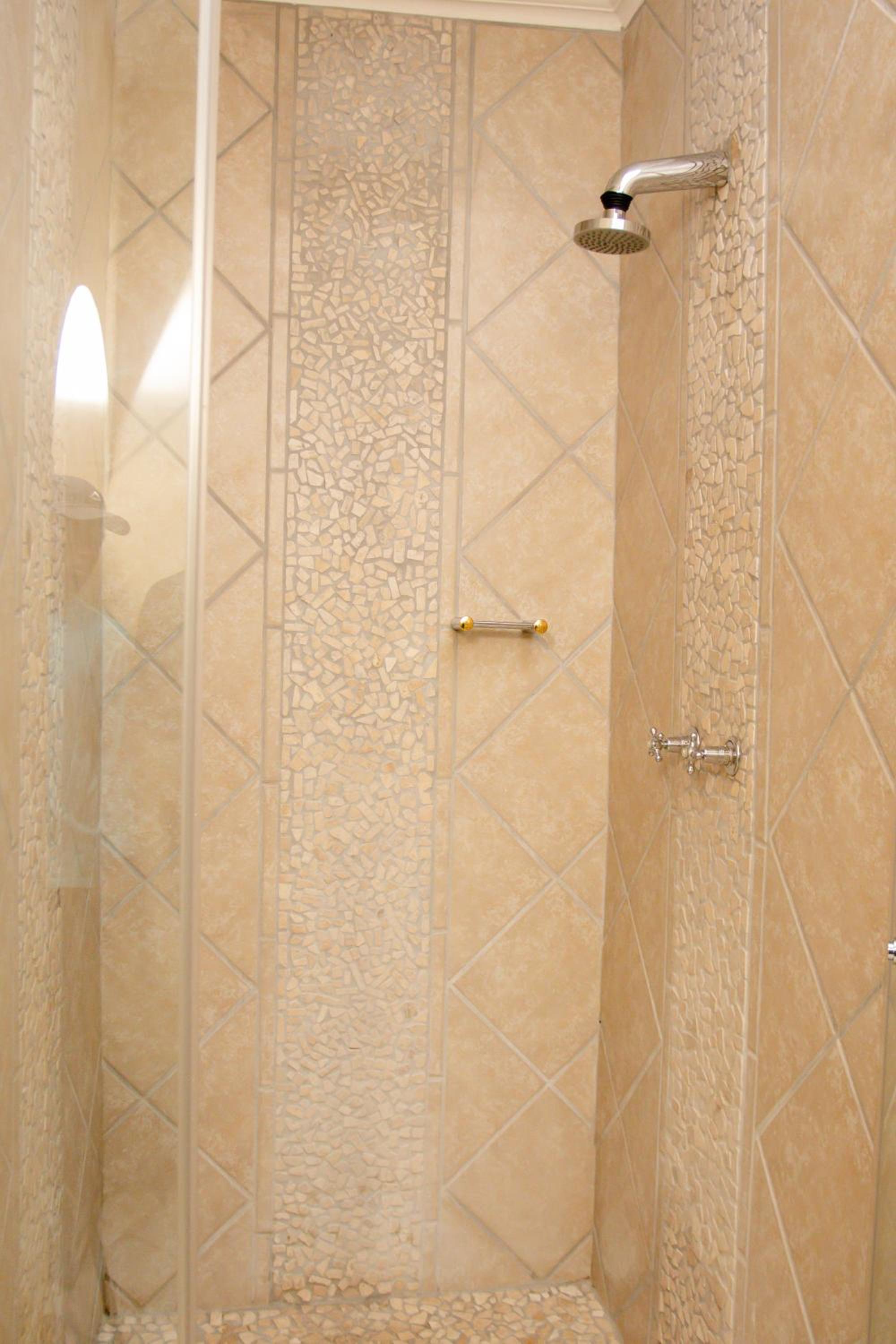 Comfort Queen Room - Photo 7