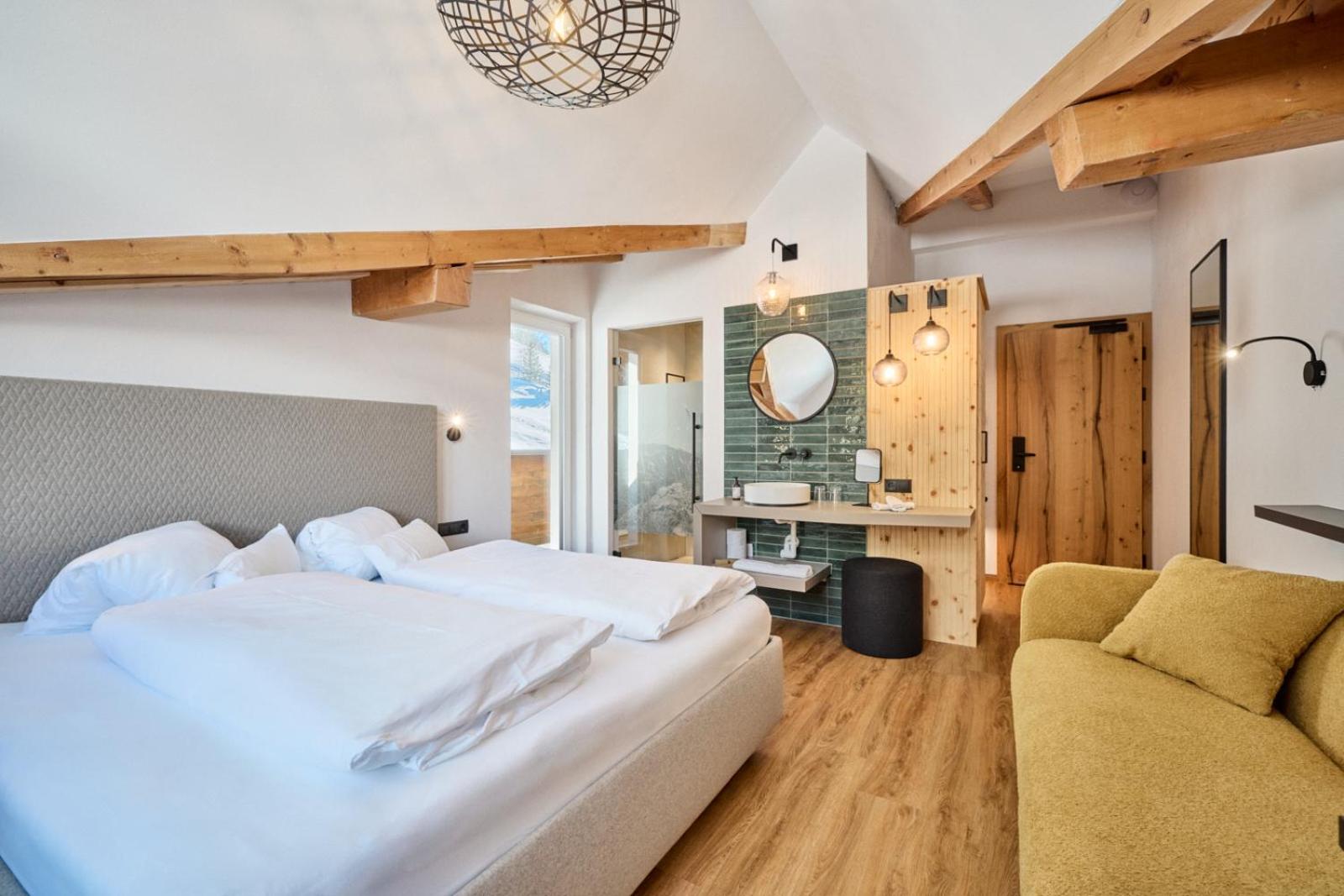 Deluxe Double Room - Photo 10