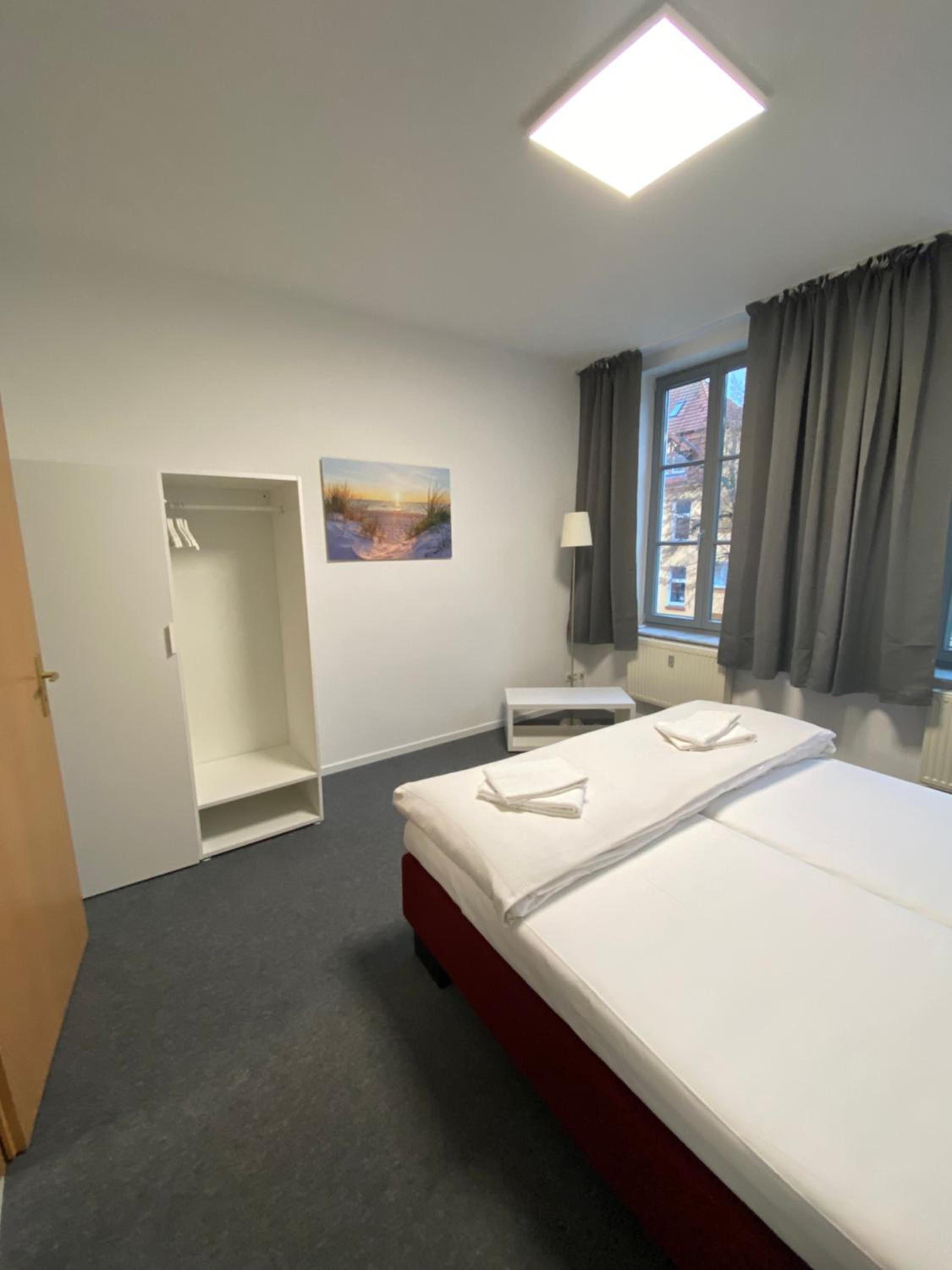 Deluxe Family Suite - Photo 12