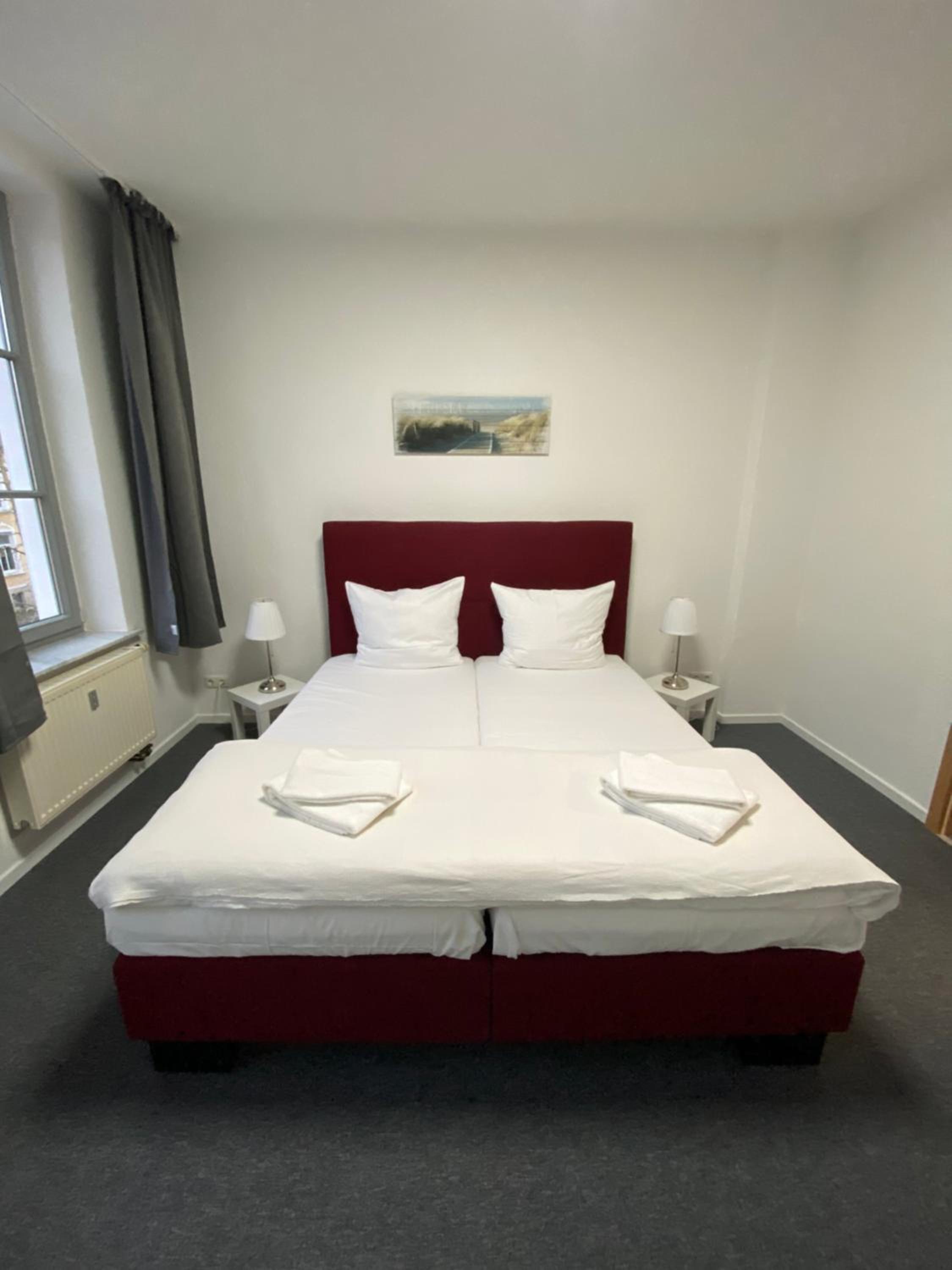 Deluxe Family Suite - Photo 11