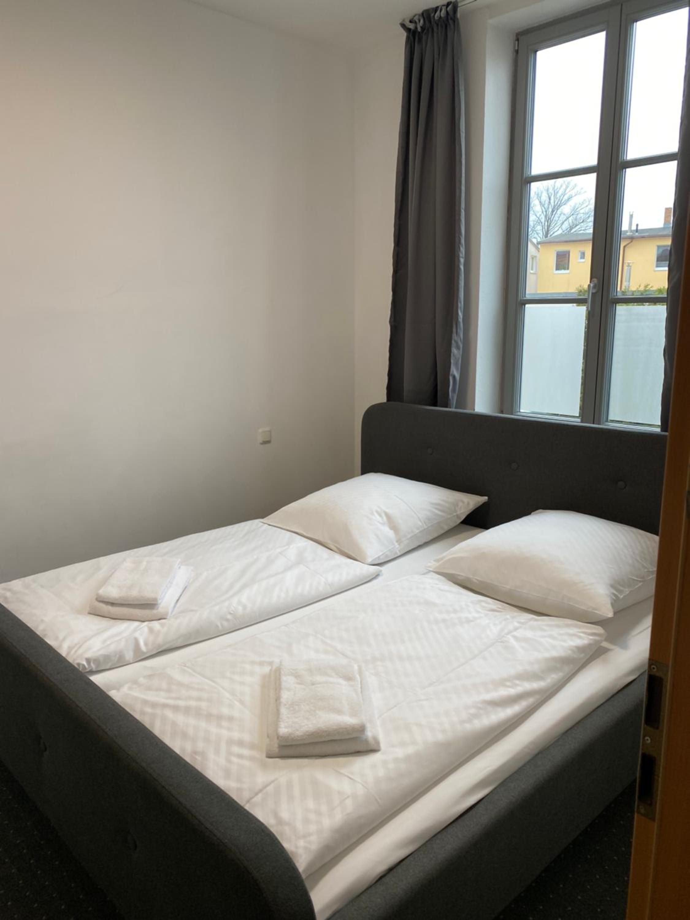 Deluxe Family Suite - Photo 10