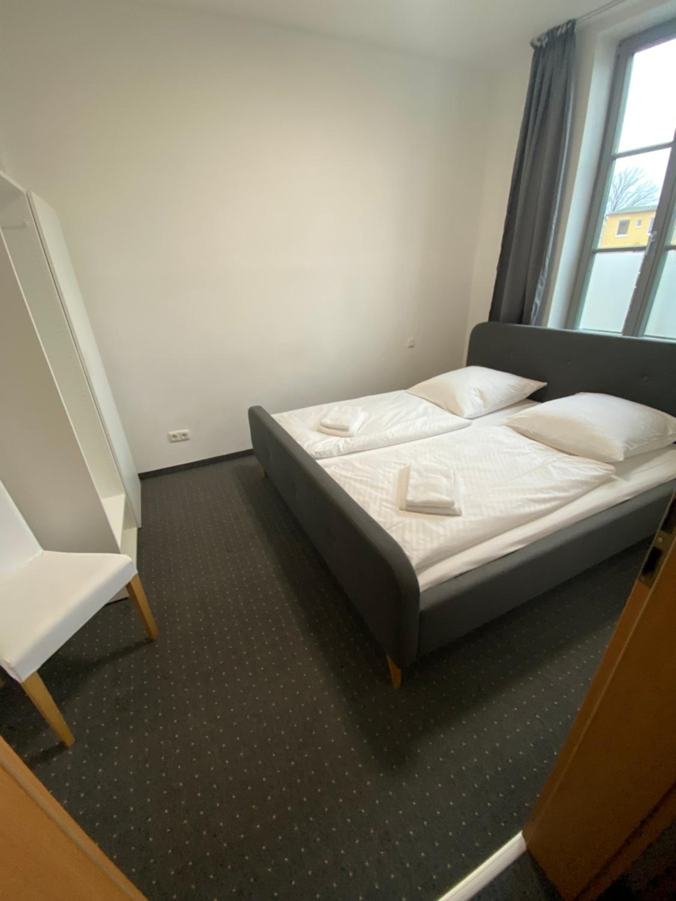 Deluxe Family Suite - Photo 9