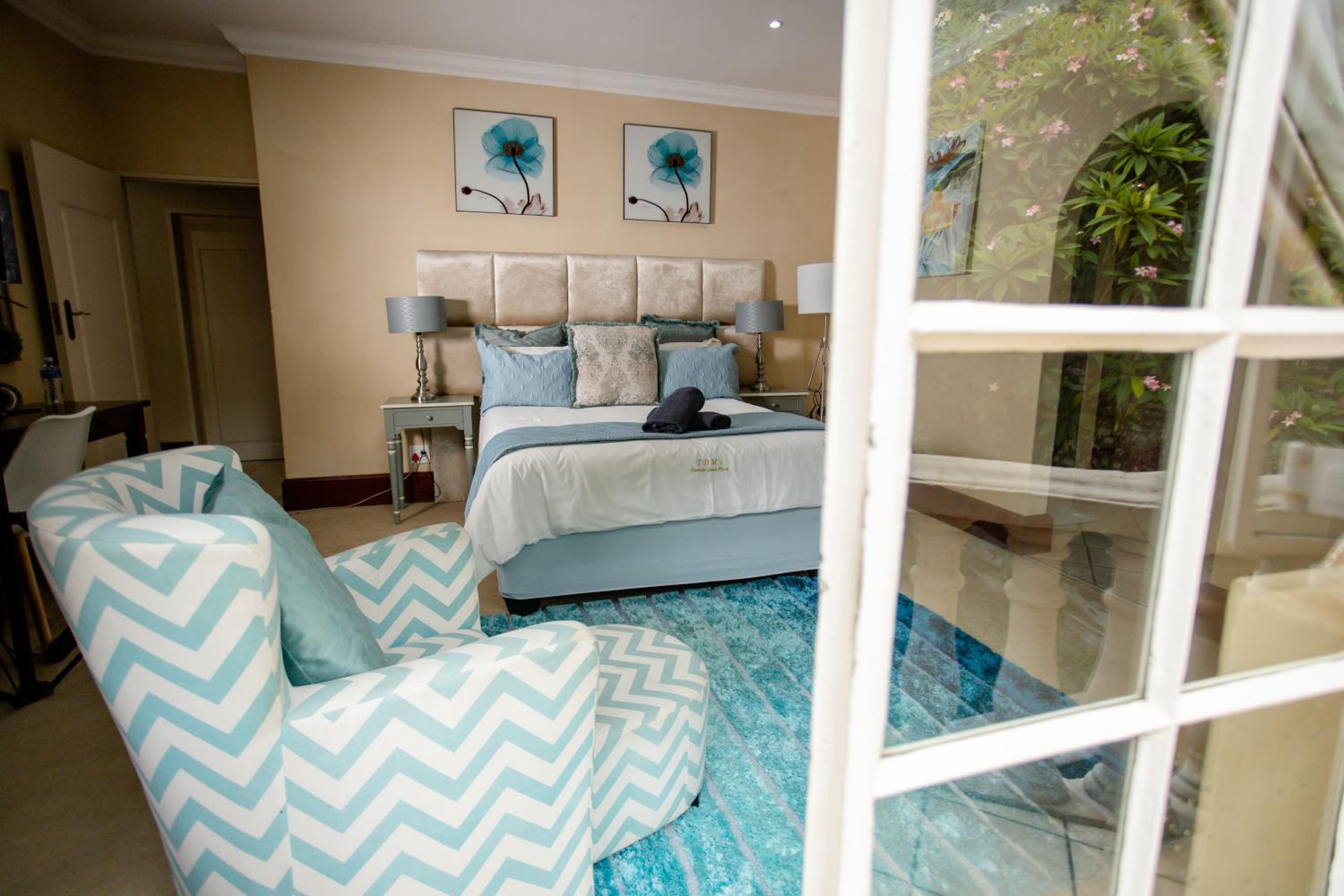 Comfort Queen Room - Photo 1