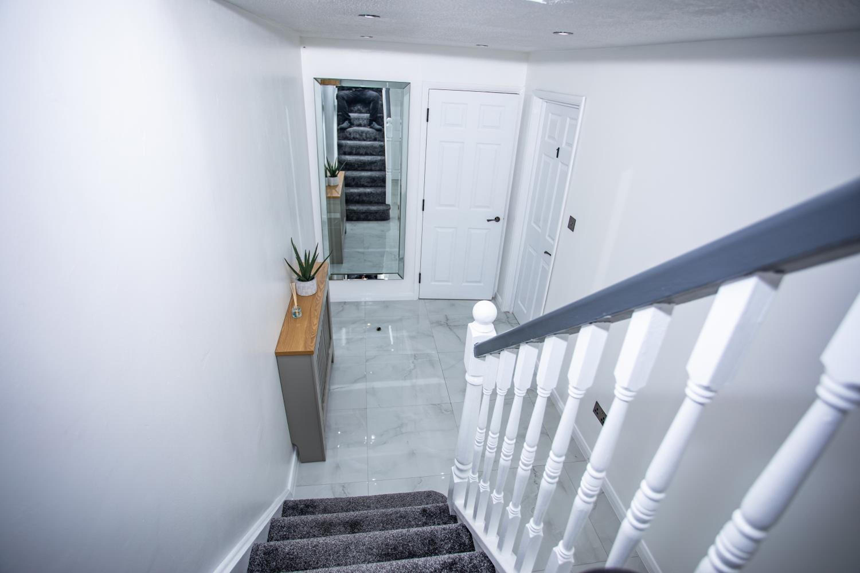 Single Room with Shared Bathroom photo 3