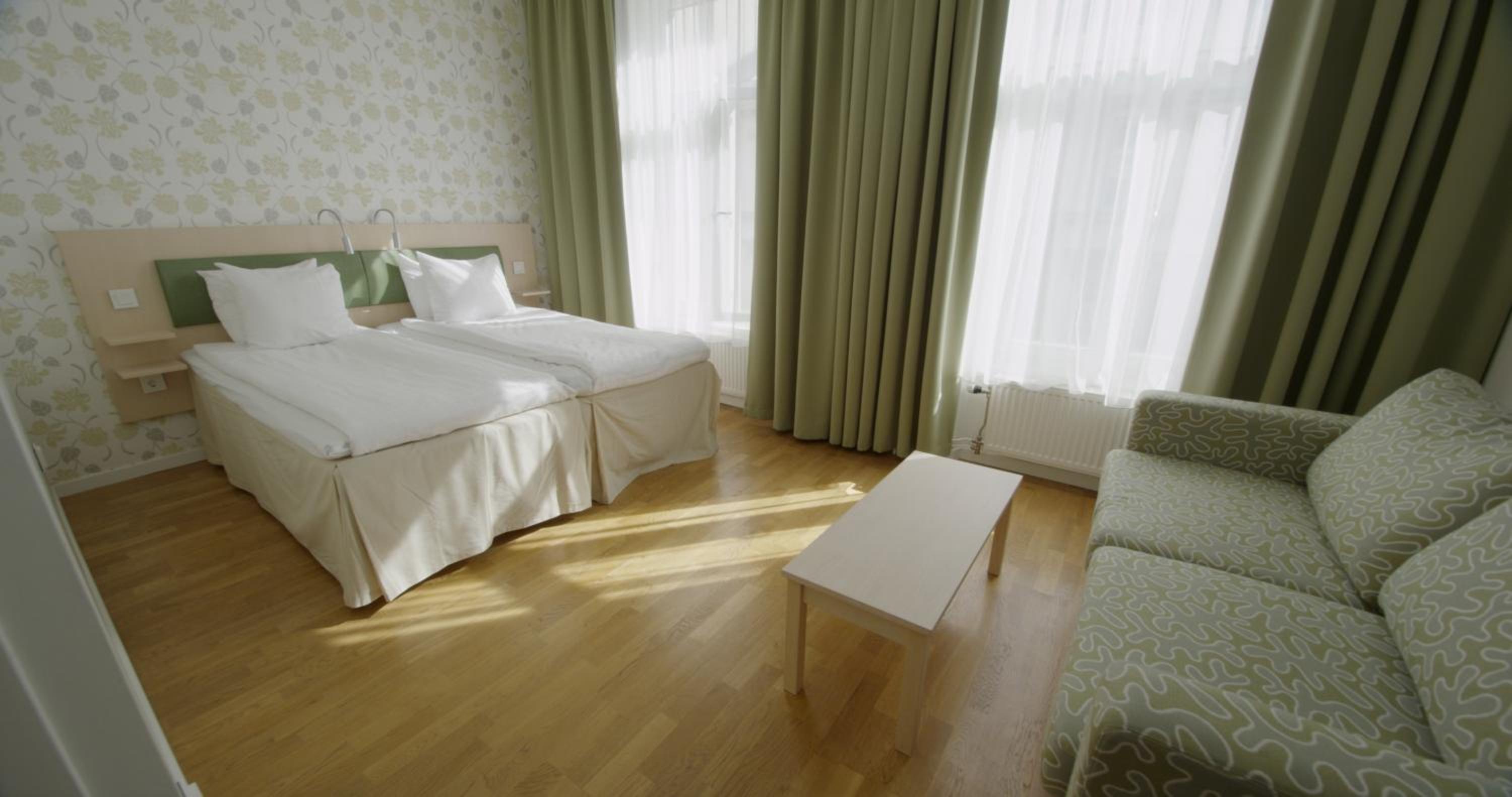 Twin Room with Sofa Bed - Non-Smoking - Photo 7