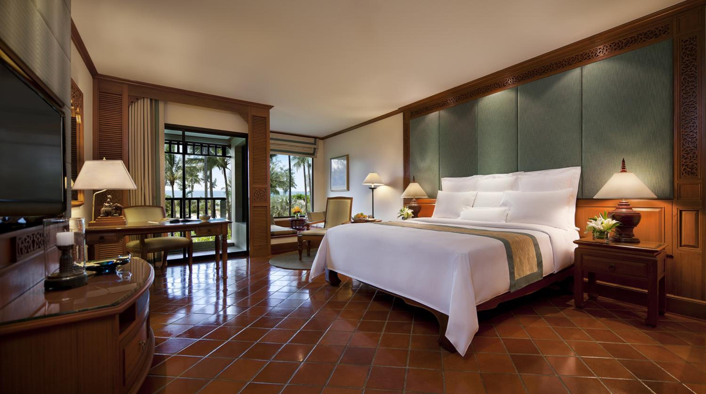 Deluxe Double Room with Partial Sea View and Garden View