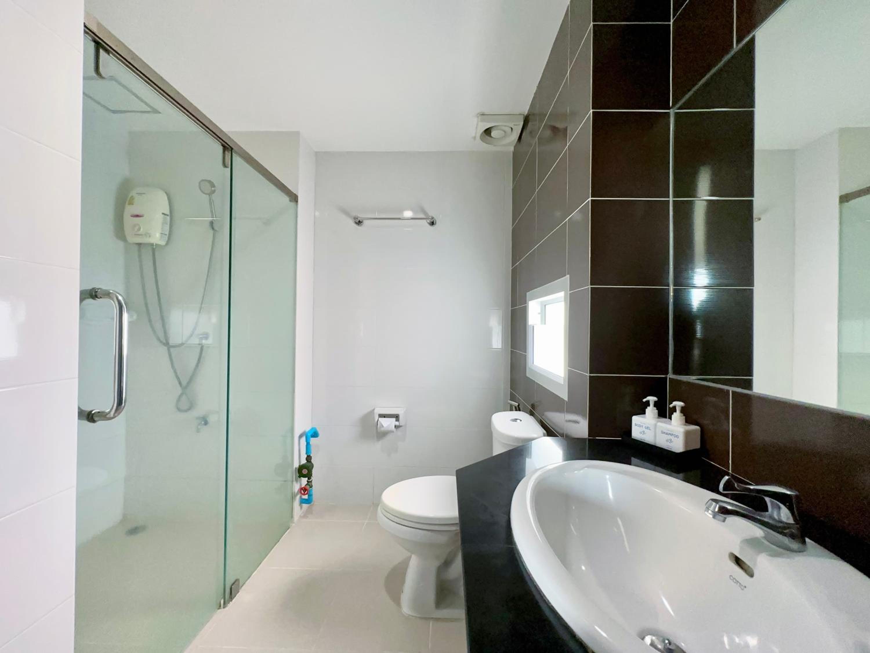 Triple Room with Balcony - Photo 8