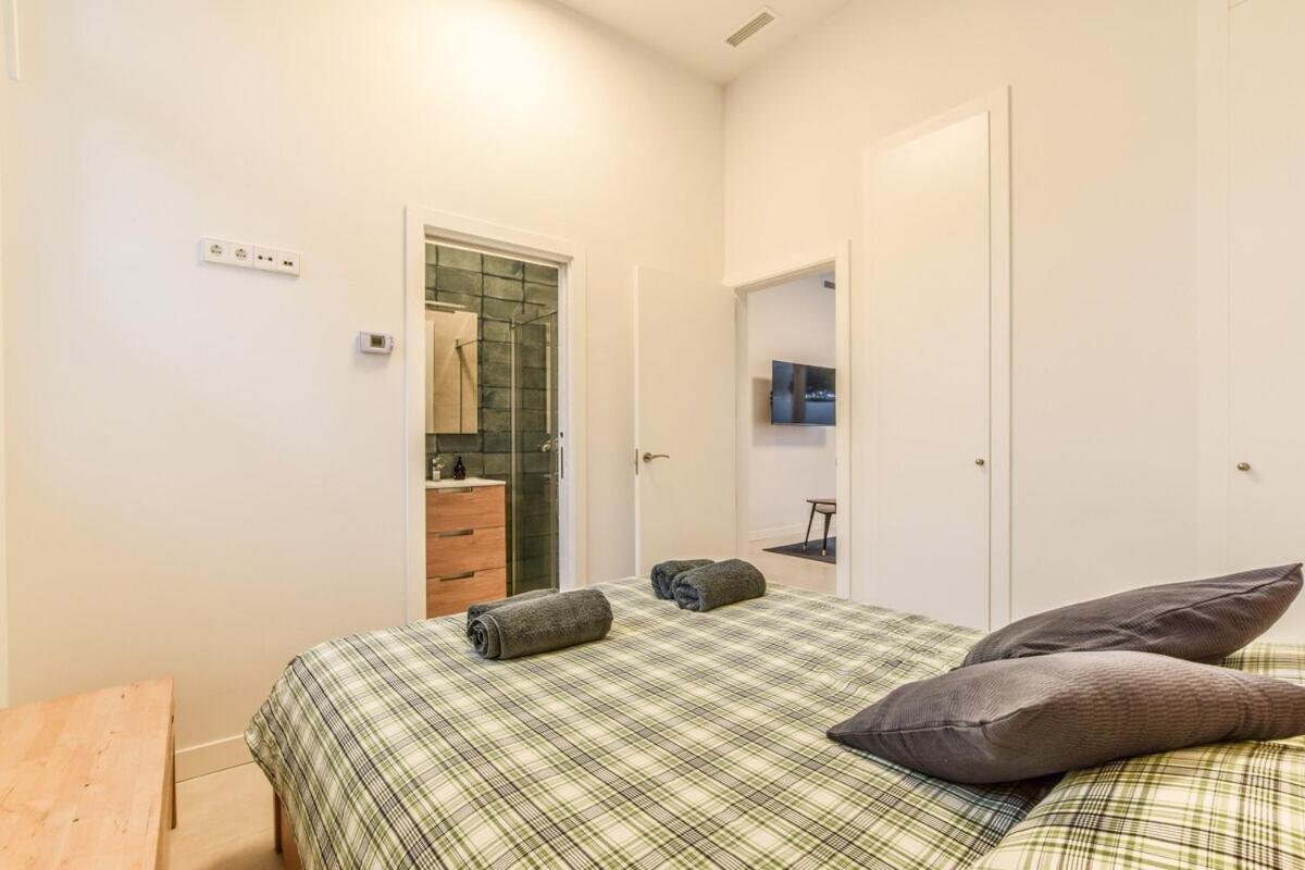 Apartment with Shower photo 2