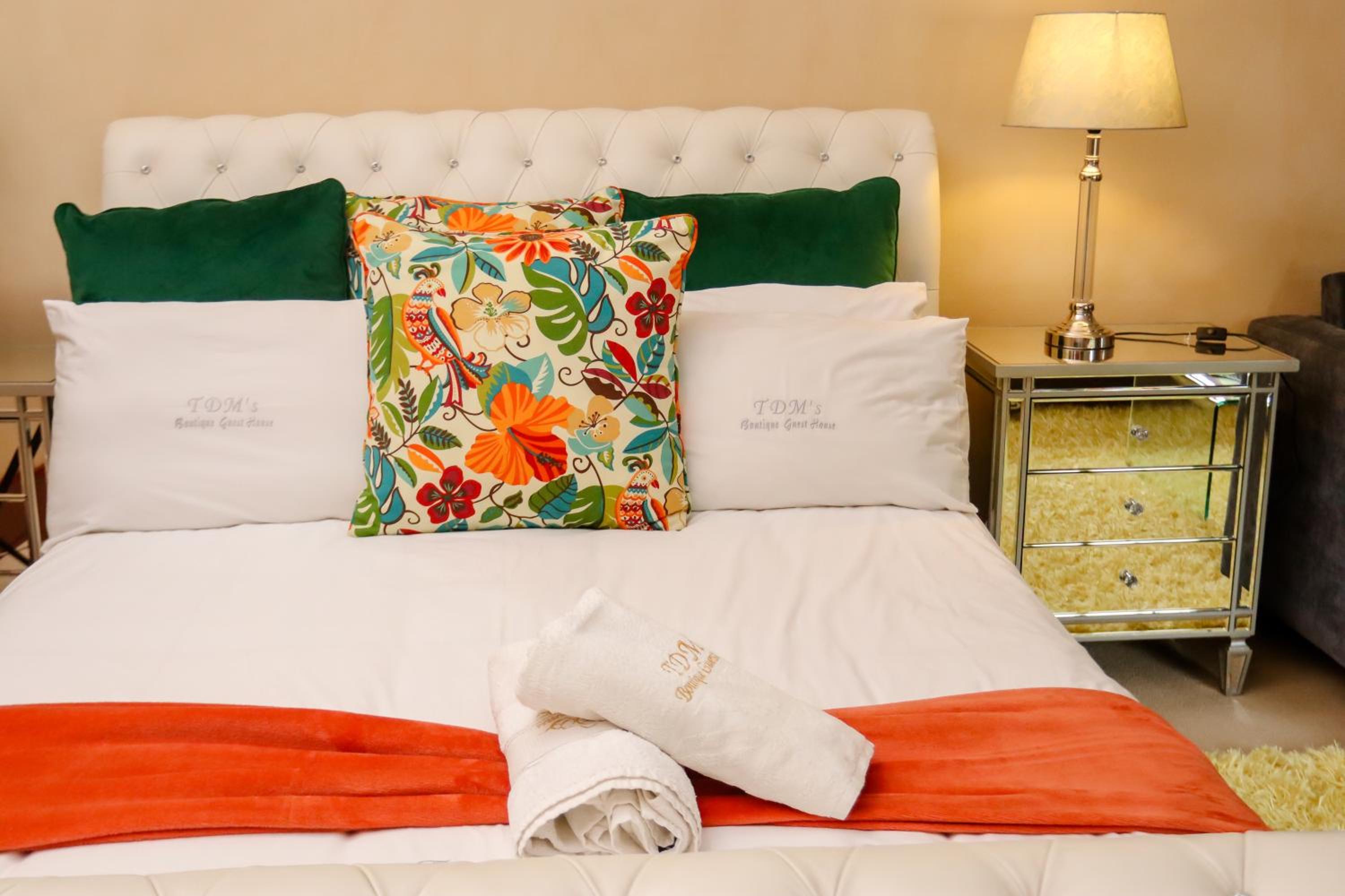 Luxury Queen Room - Photo 4