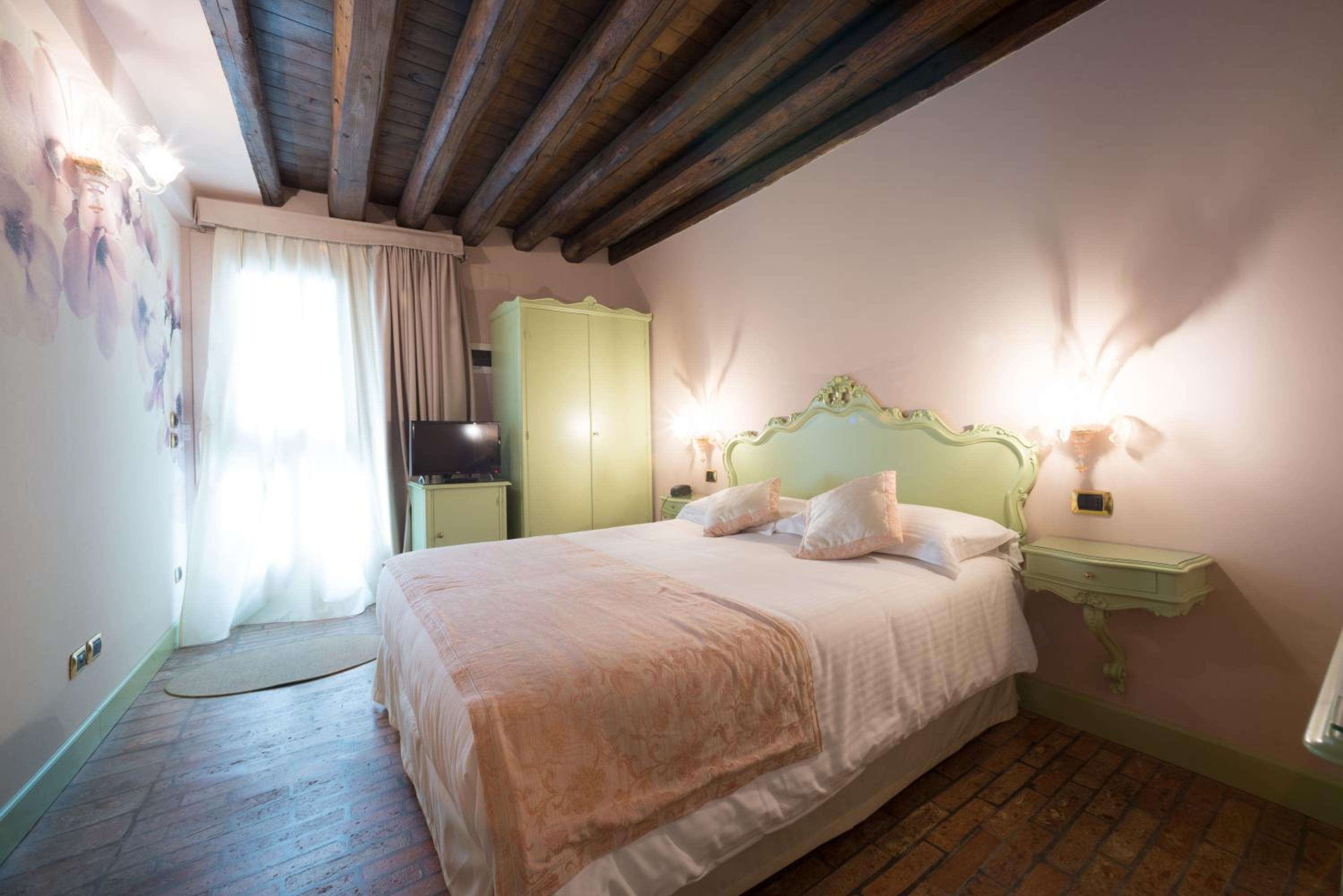 Economy Double or Twin Room - Photo 12