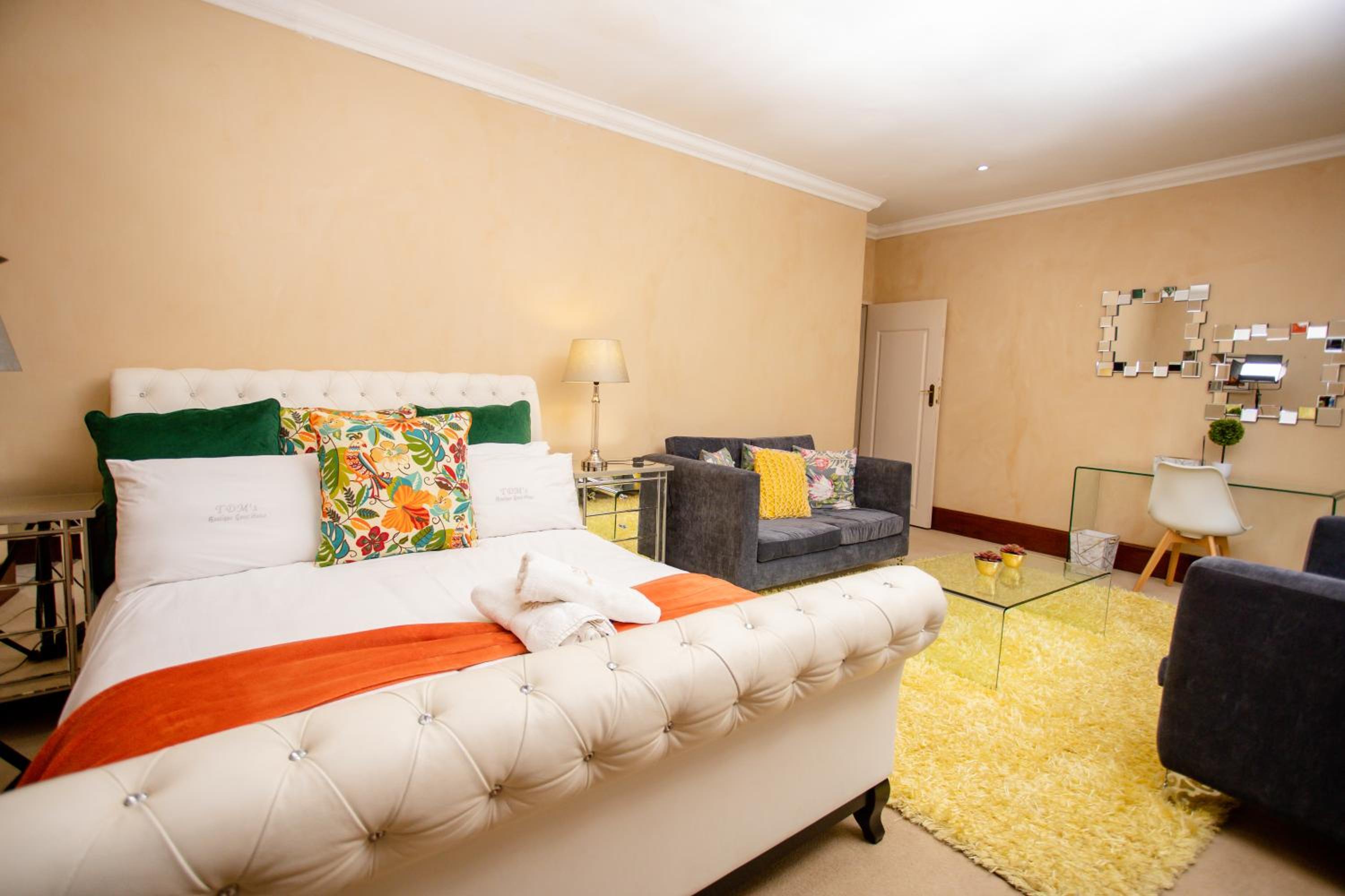 Luxury Queen Room - Photo 3