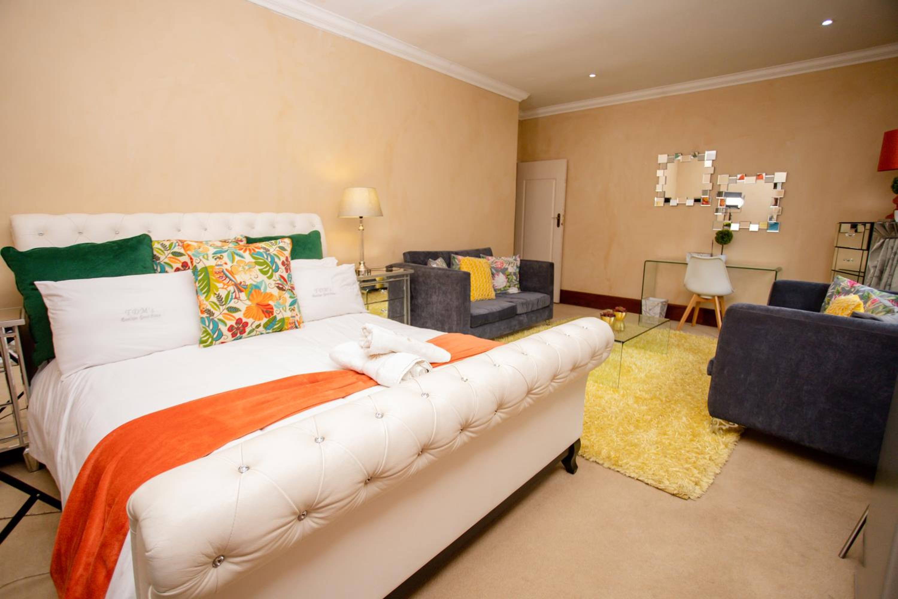 Luxury Queen Room - Photo 2