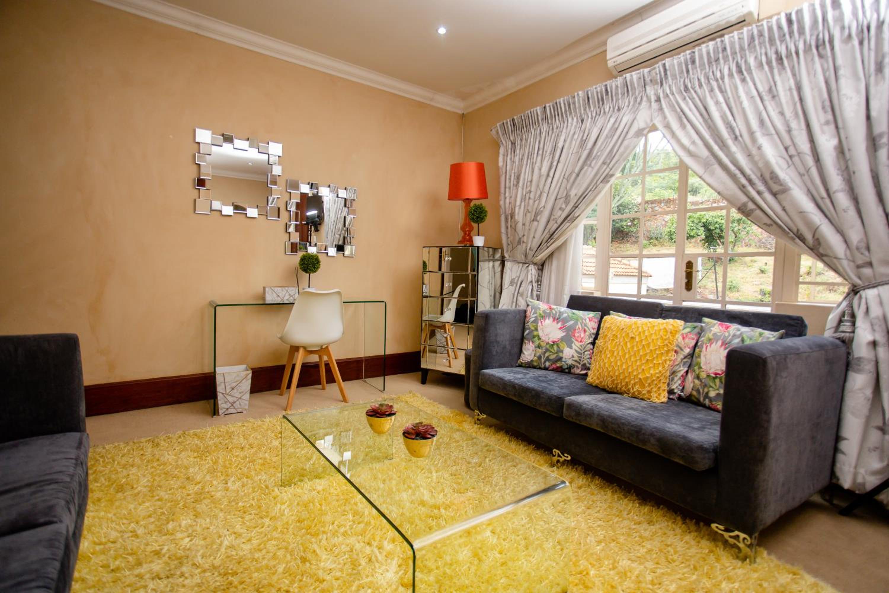 Luxury Queen Room - Photo 5