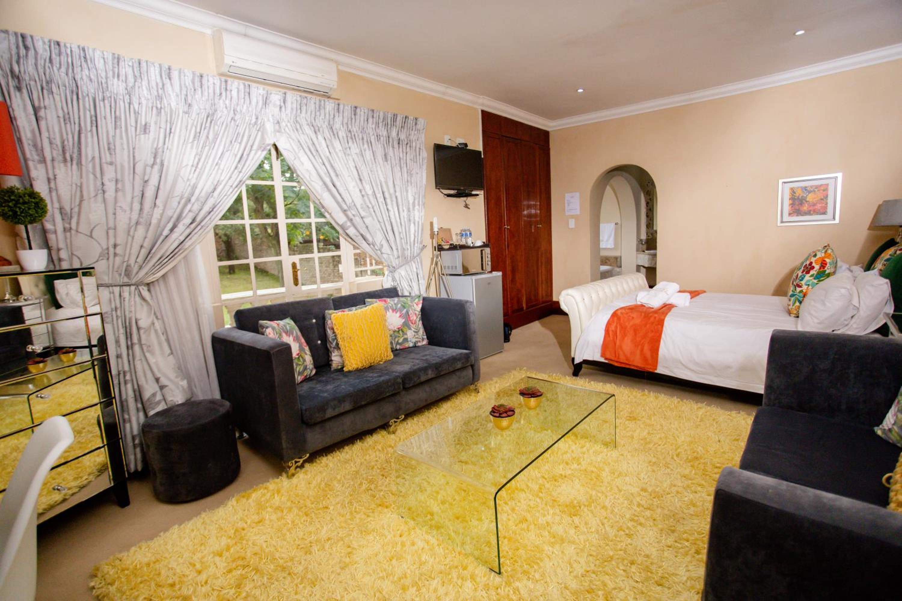 Luxury Queen Room - Photo 6