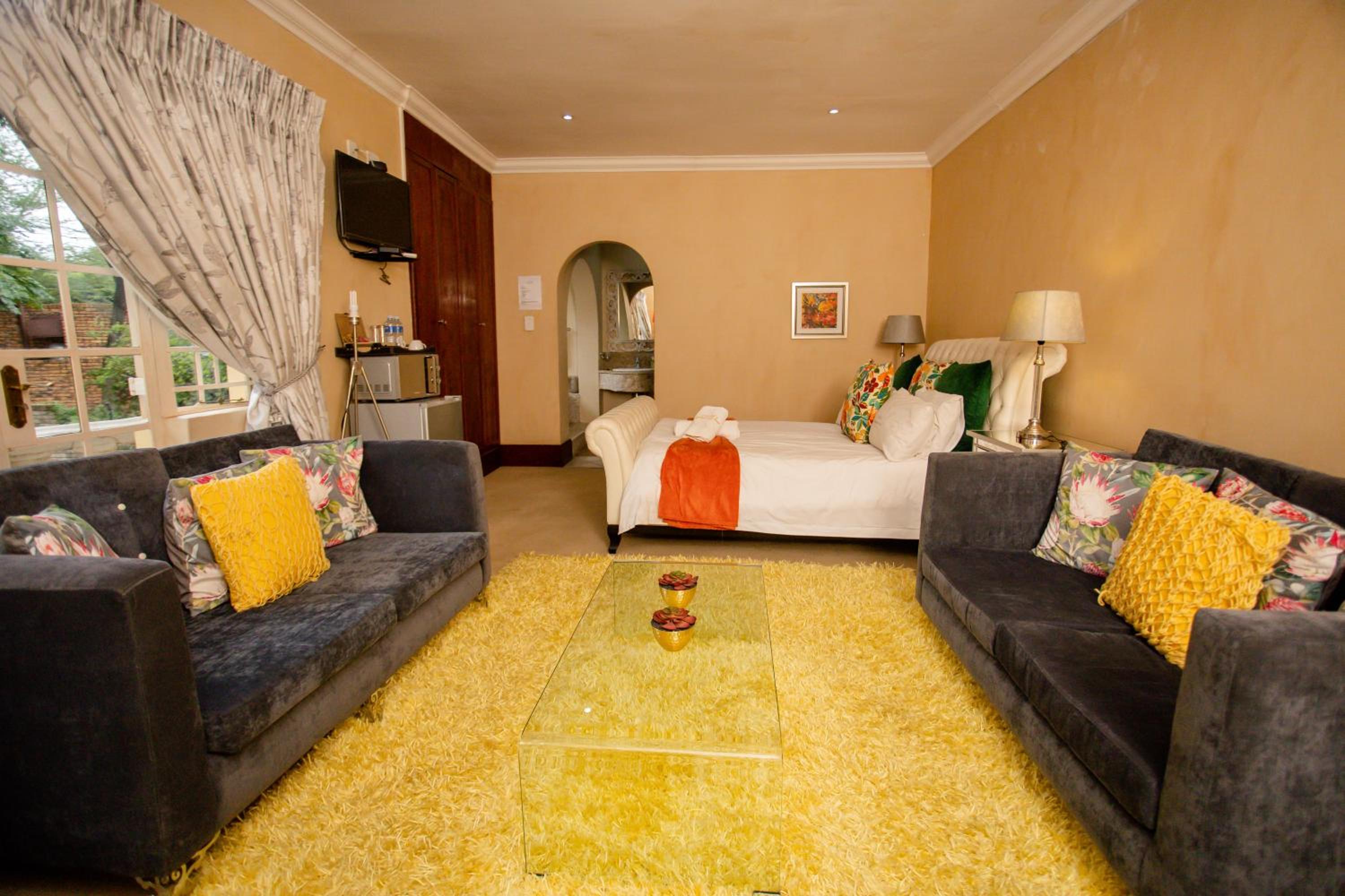 Luxury Queen Room - Photo 1