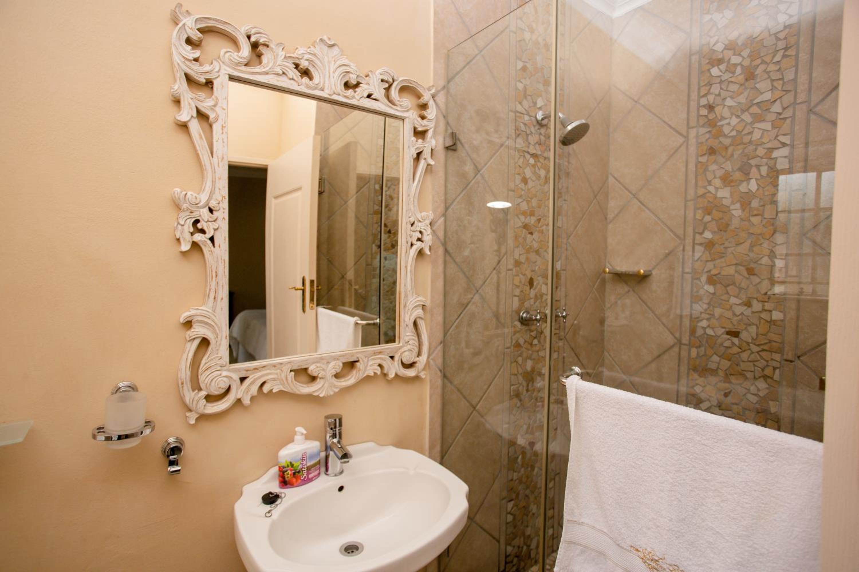 Classic Queen Room - Photo 6