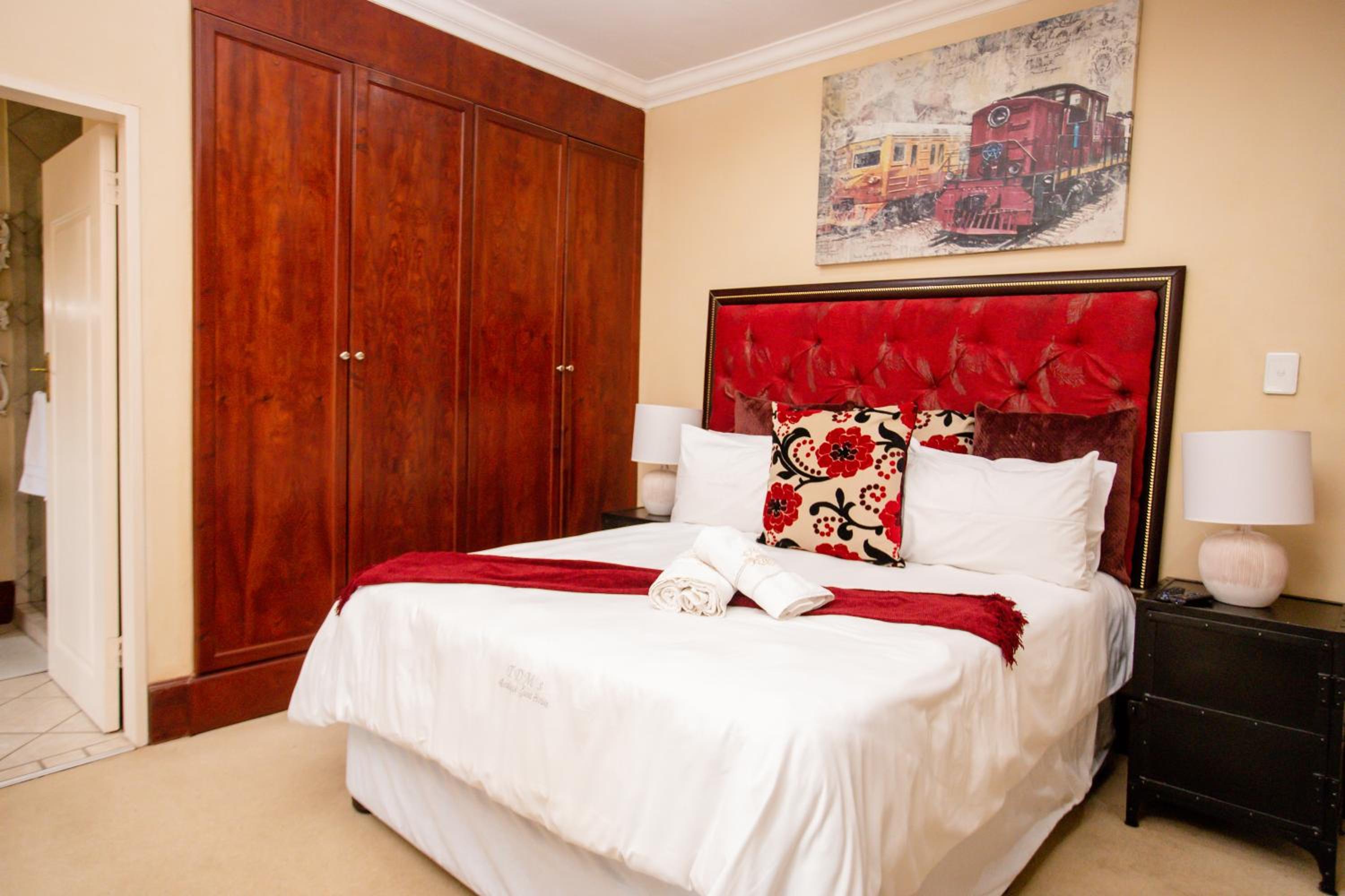 Classic Queen Room - Photo 7