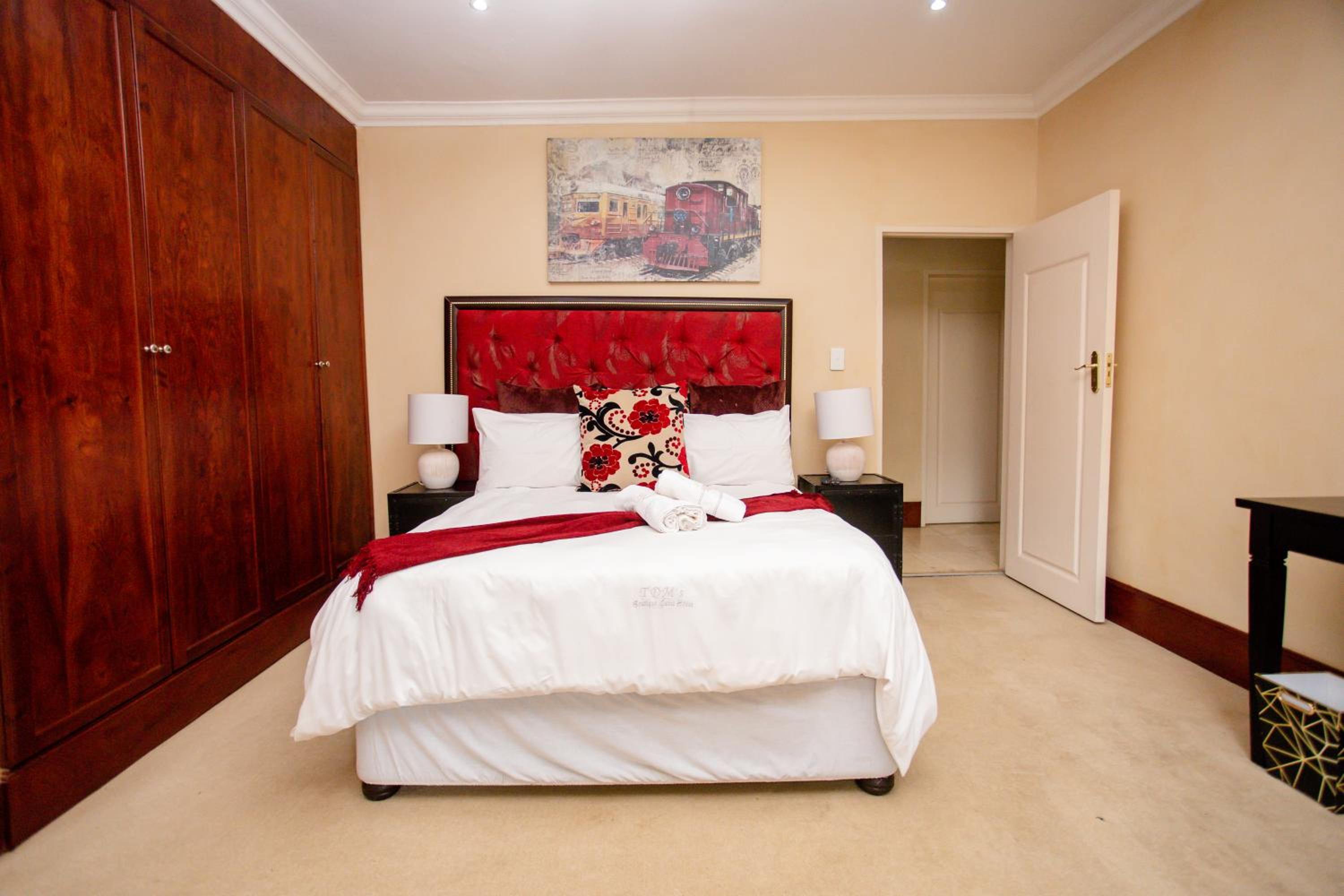 Classic Queen Room - Photo 9