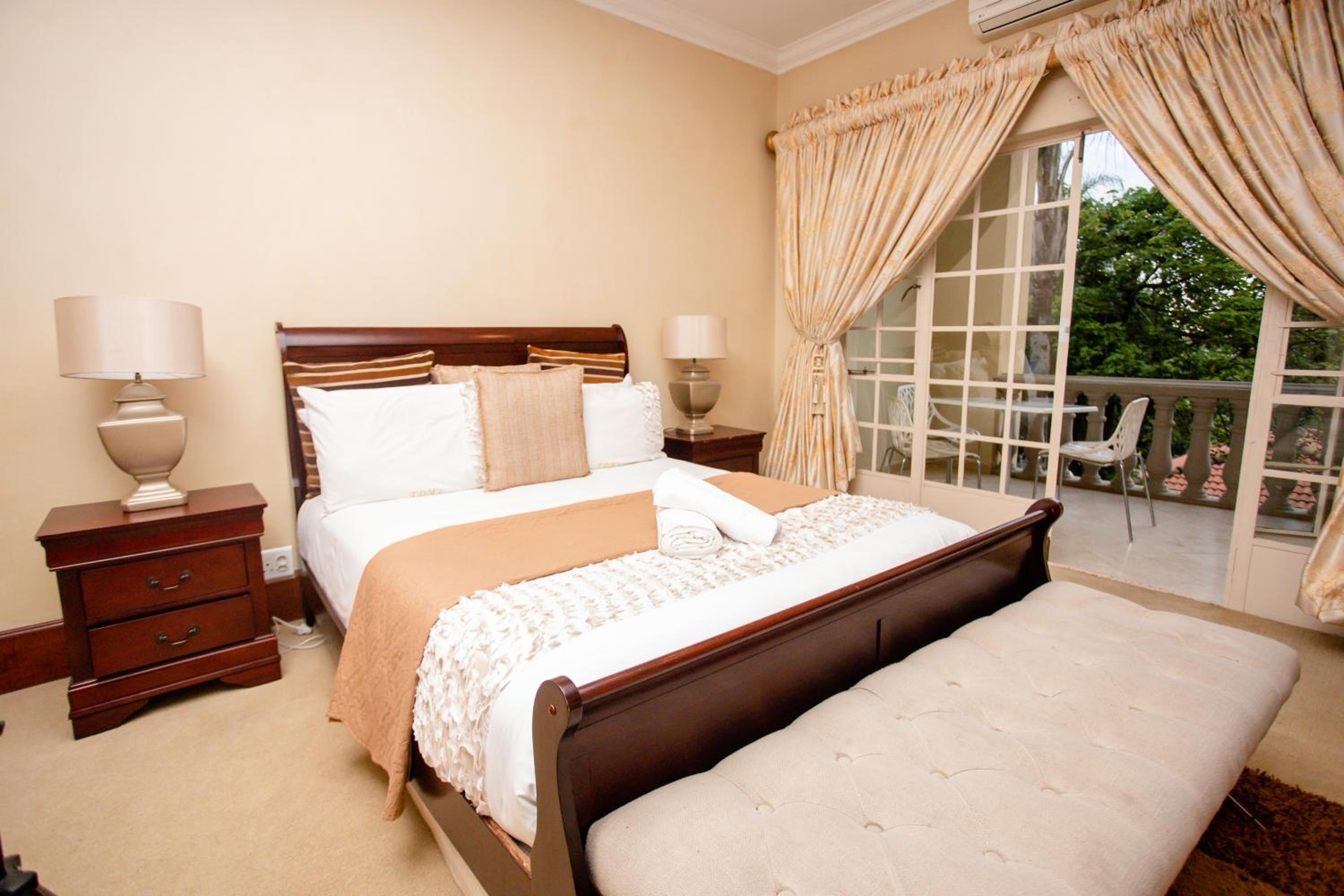 Luxury King Room - Photo 4