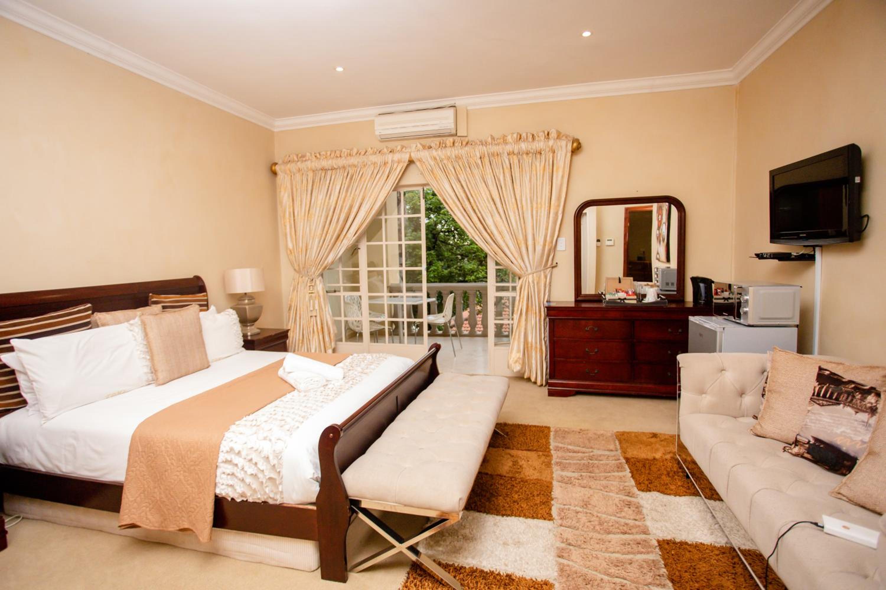 Luxury King Room - Photo 1