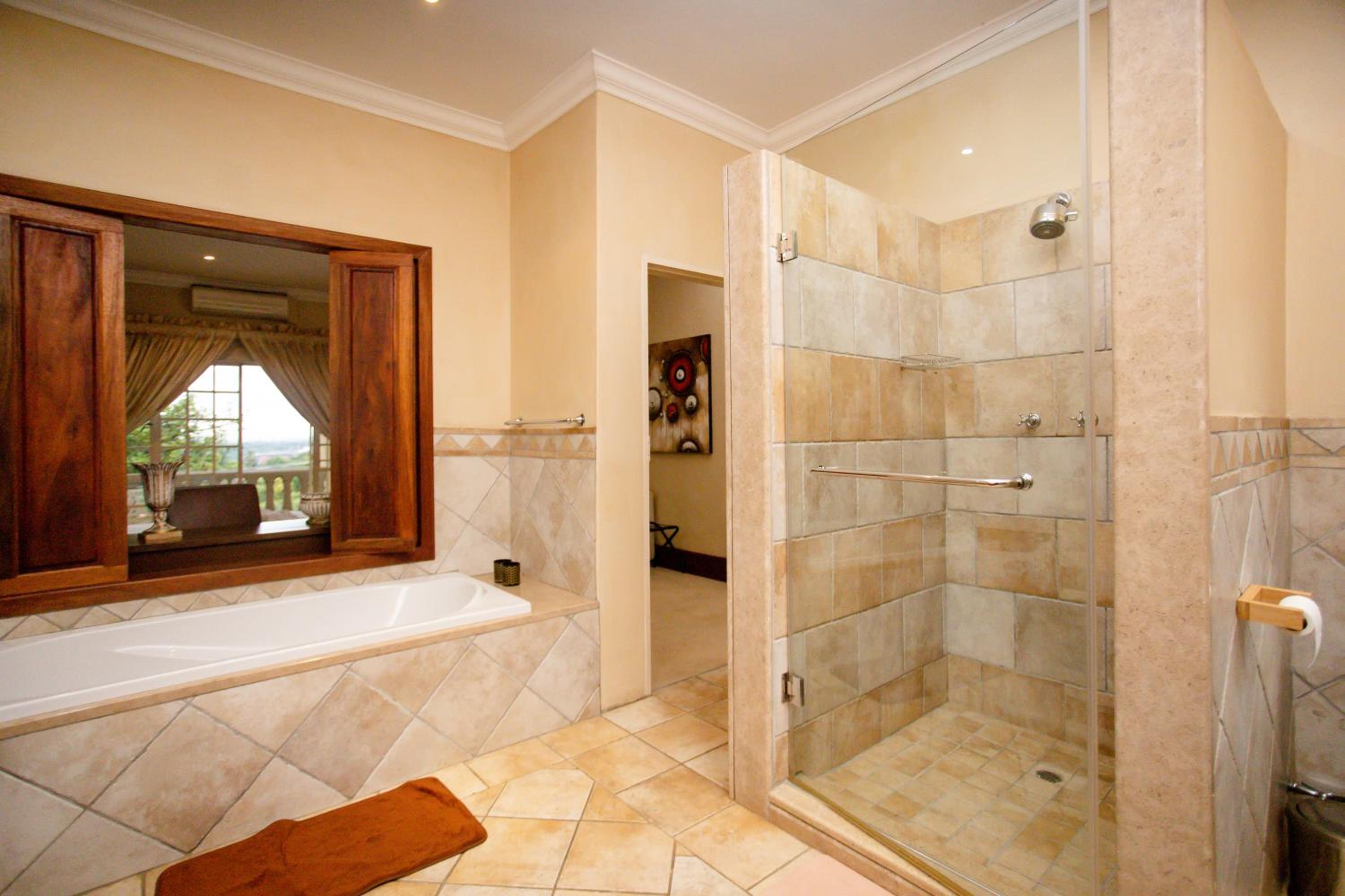 Luxury King Room - Photo 2