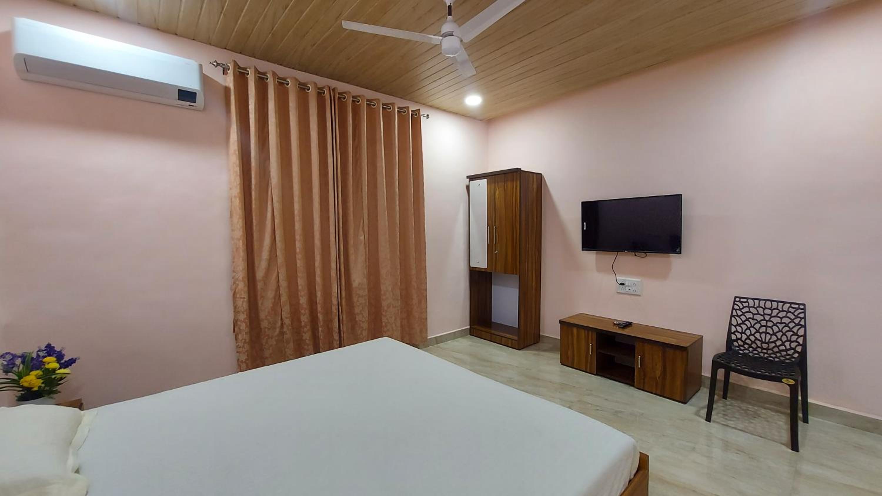 Deluxe Room - Photo 1