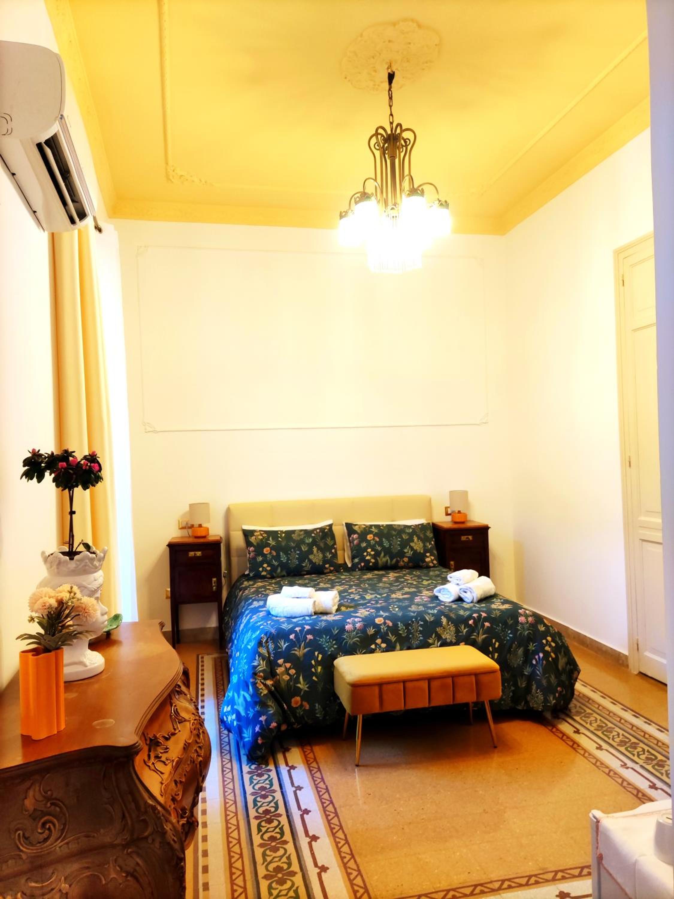 Deluxe Room - Photo 11