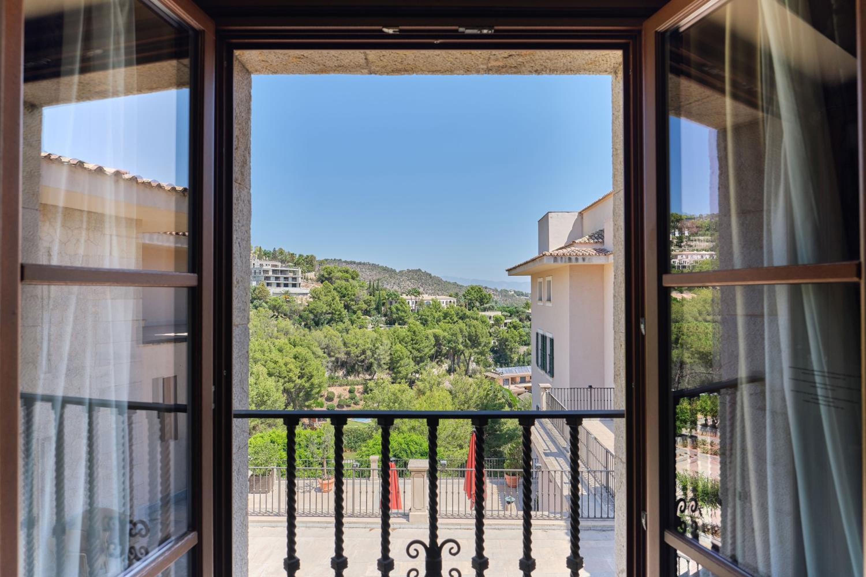 Classic Queen Room with Garden View