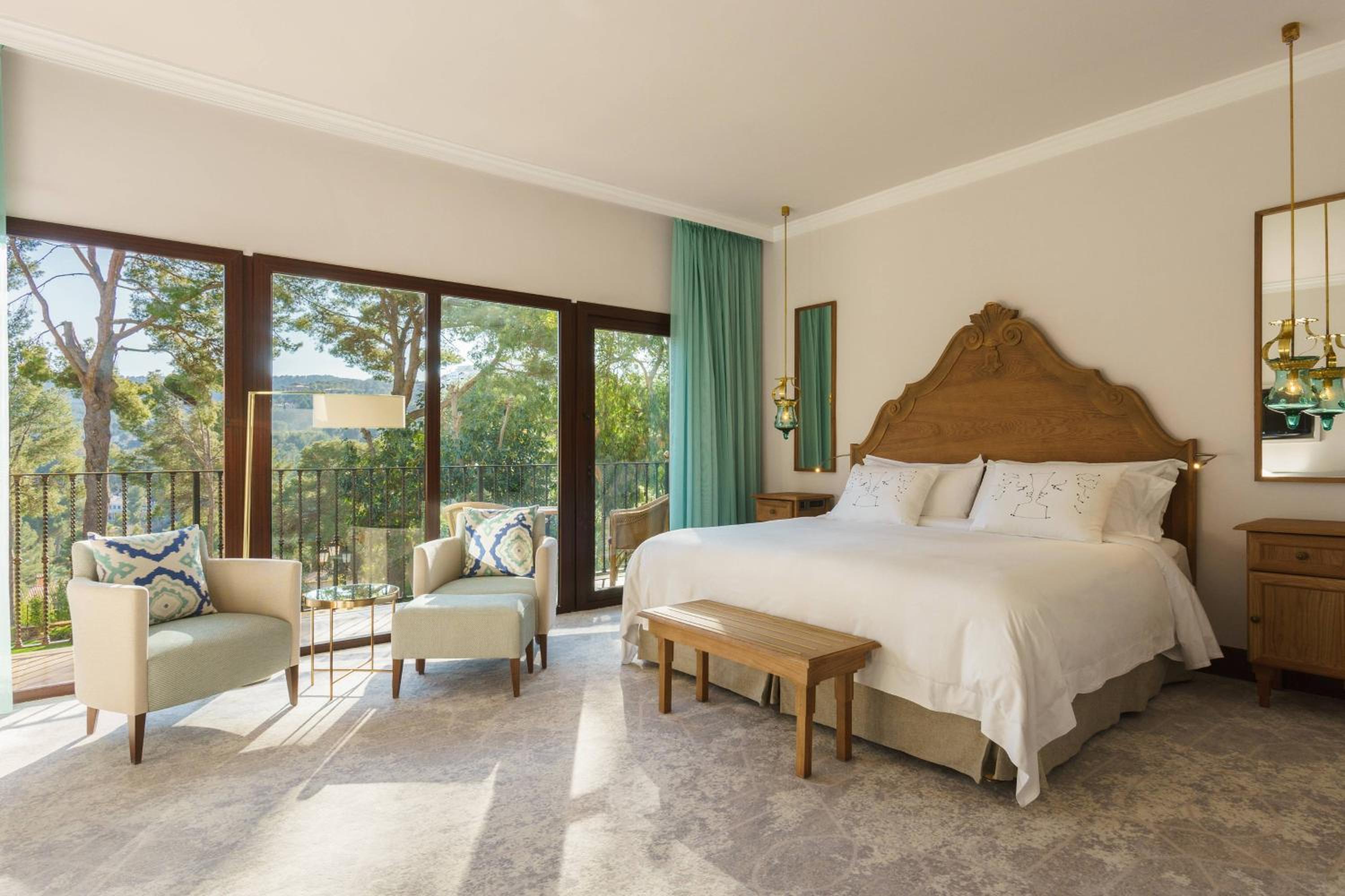 Classic Terrace Queen Room with Balcony and Garden View