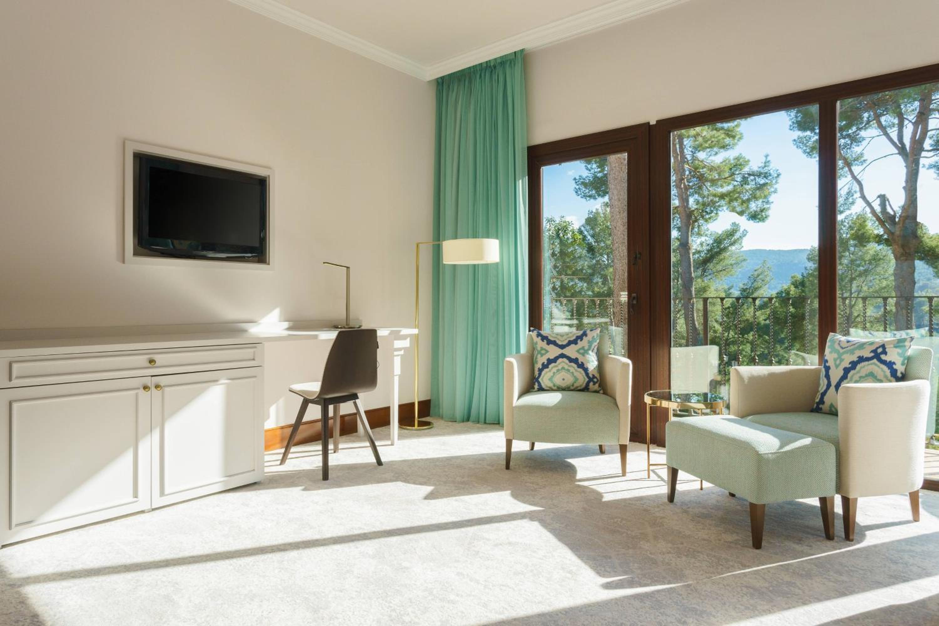 Classic Terrace Double Room with Balcony and Garden View