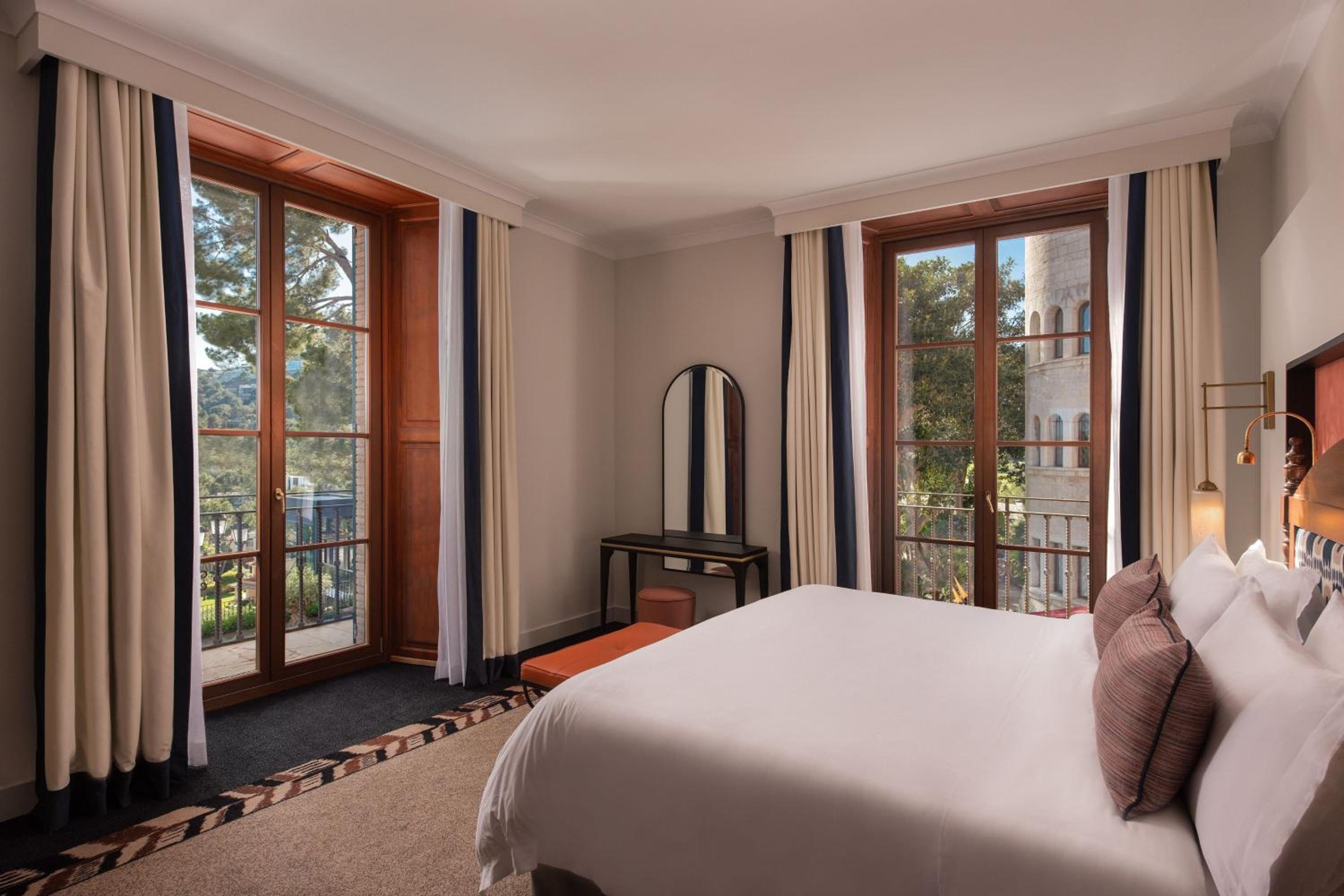 Classic Suite with Balcony and Resort View - Photo 12