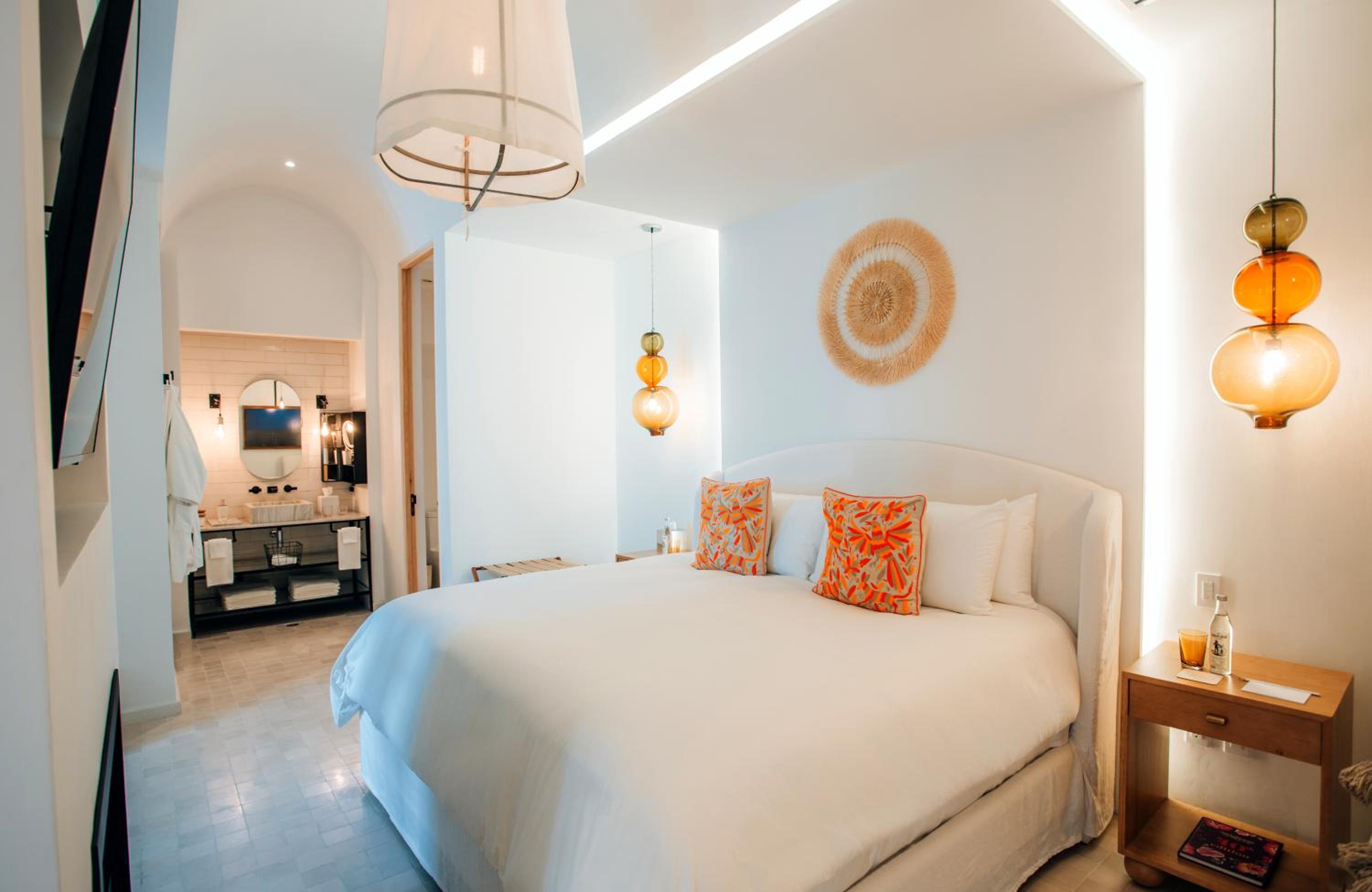 Suite King with bathtub