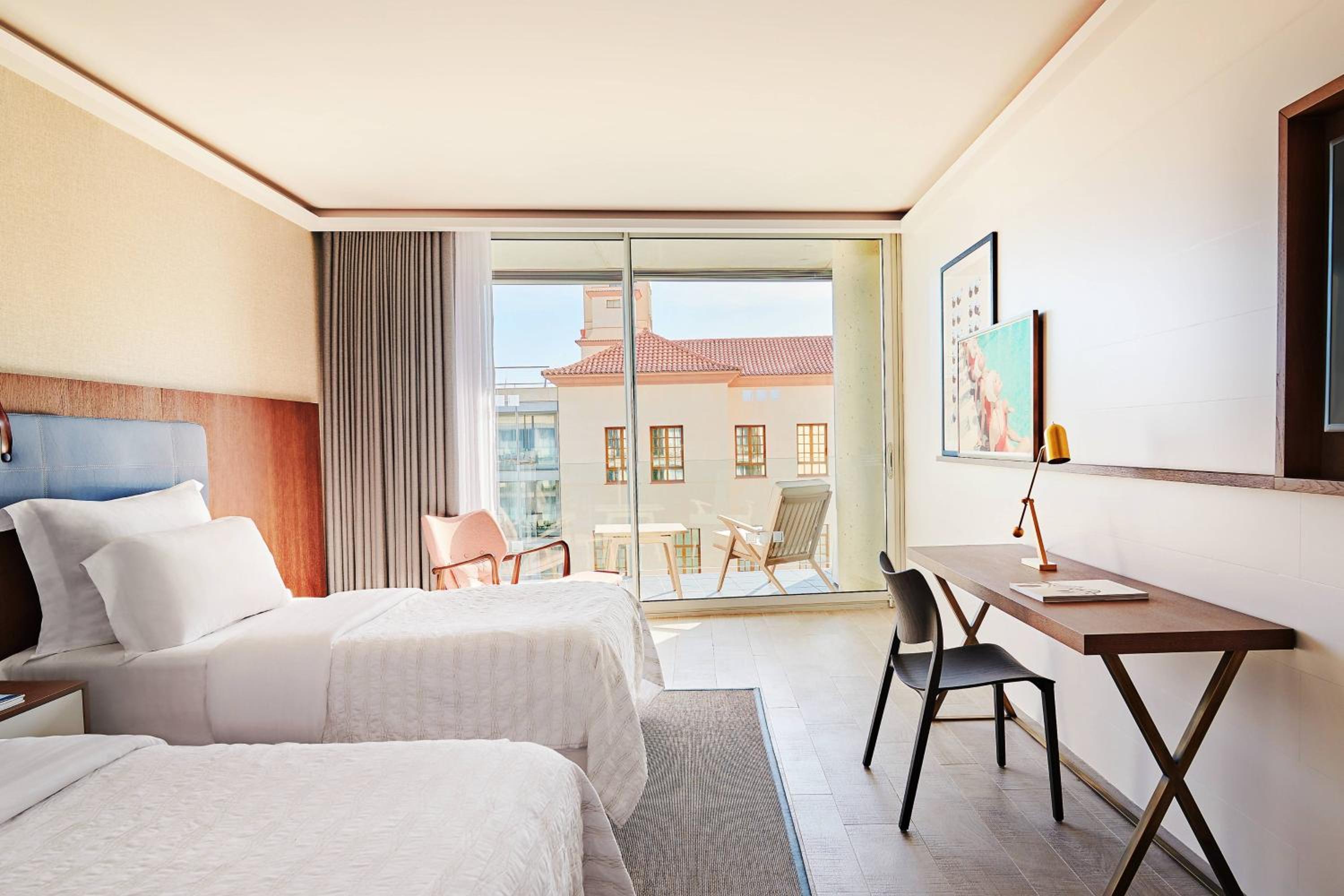Superior Twin Room with Balcony and Partial Sea View