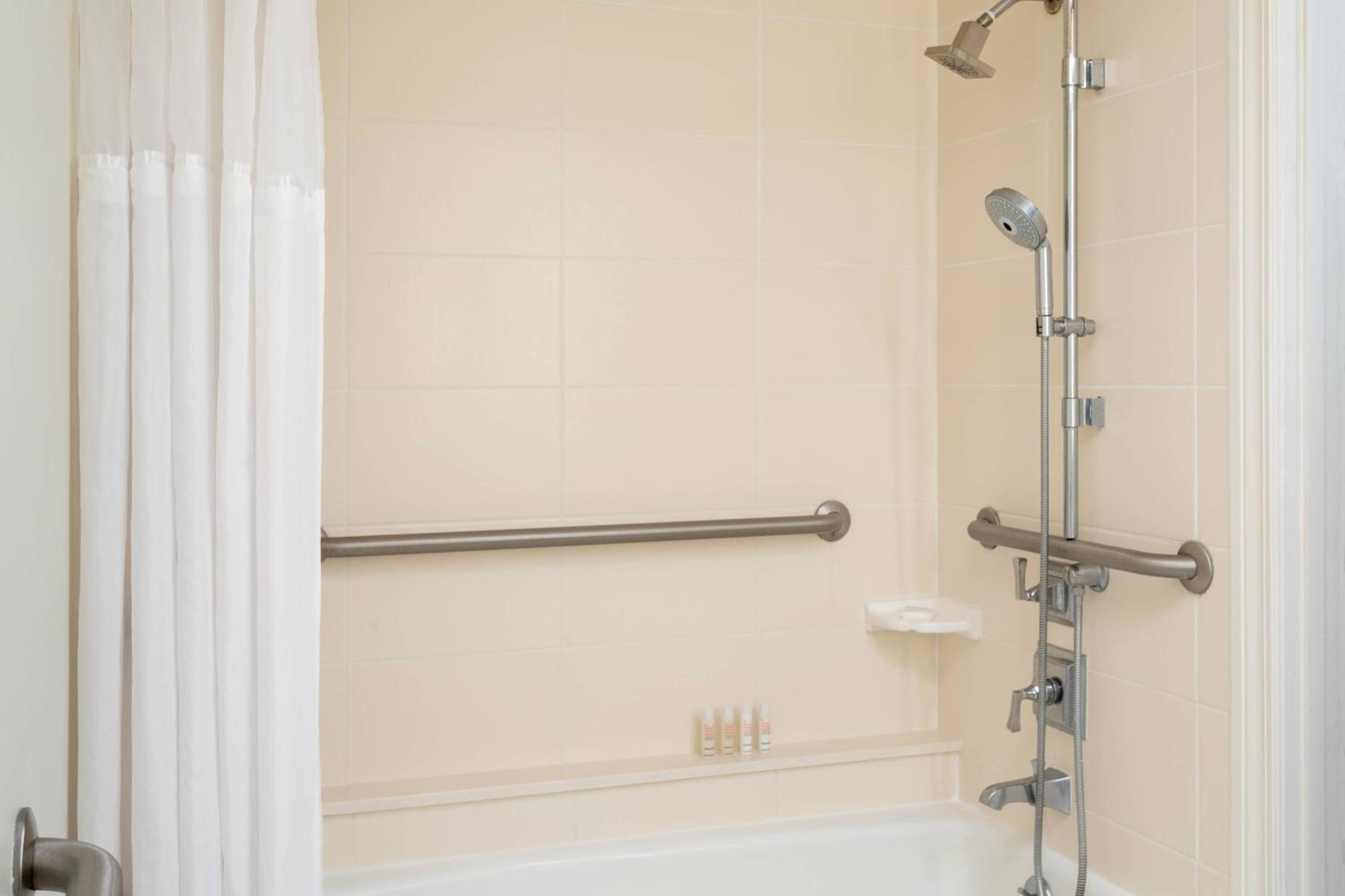 Guest room with Two Double Beds – Nature View - Photo 2