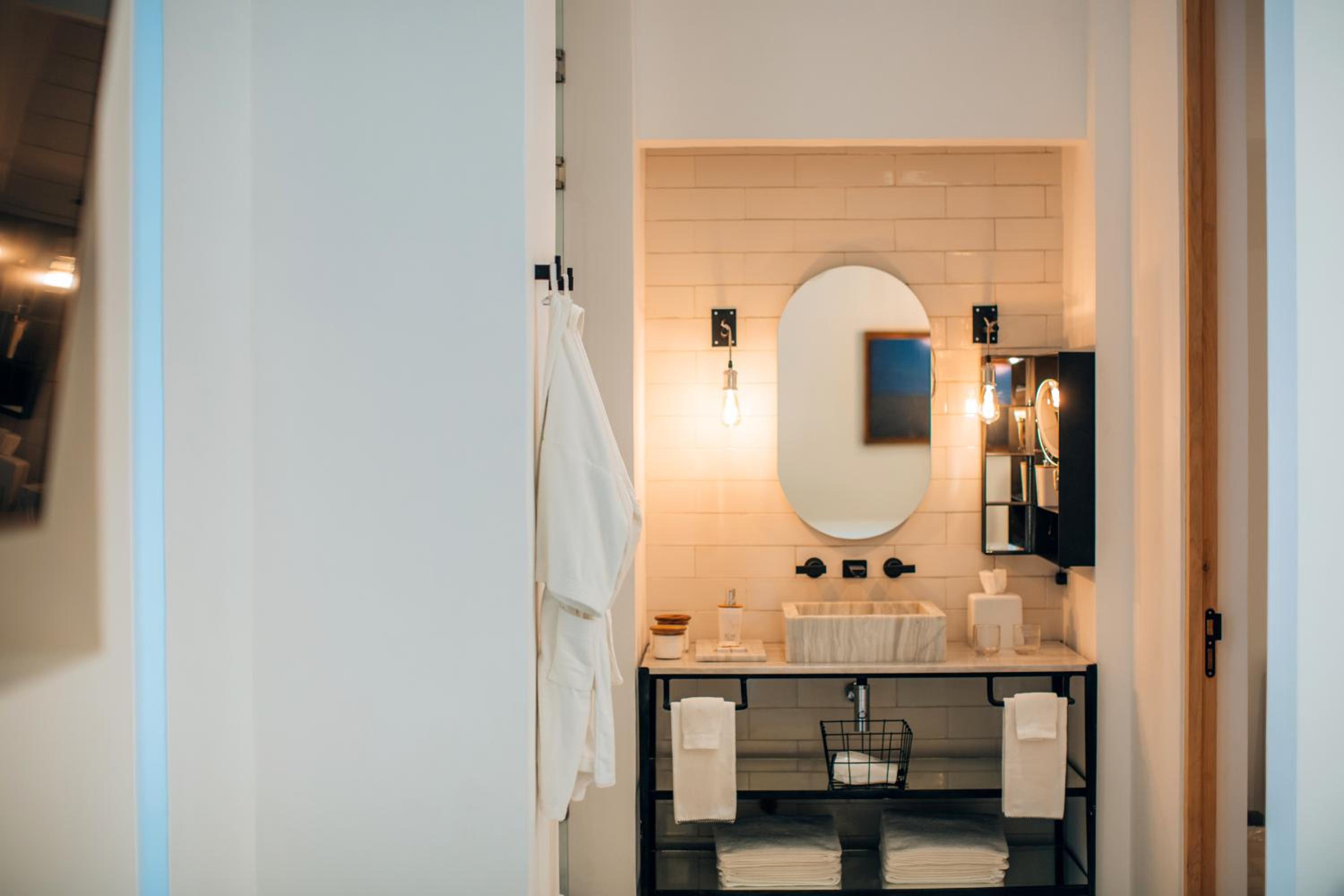 Suite King with bathtub photo 3