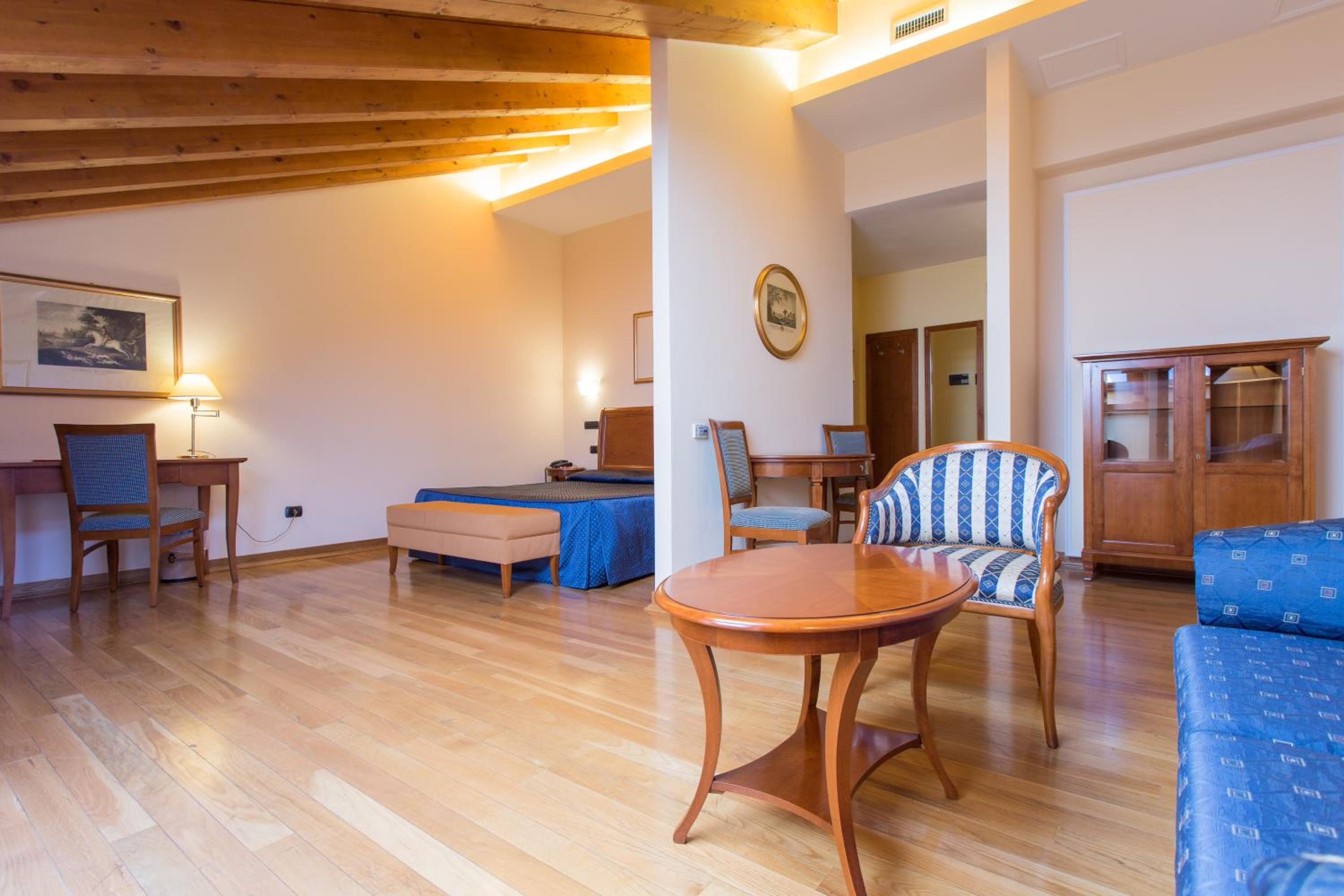 Junior Suite - Photo 1